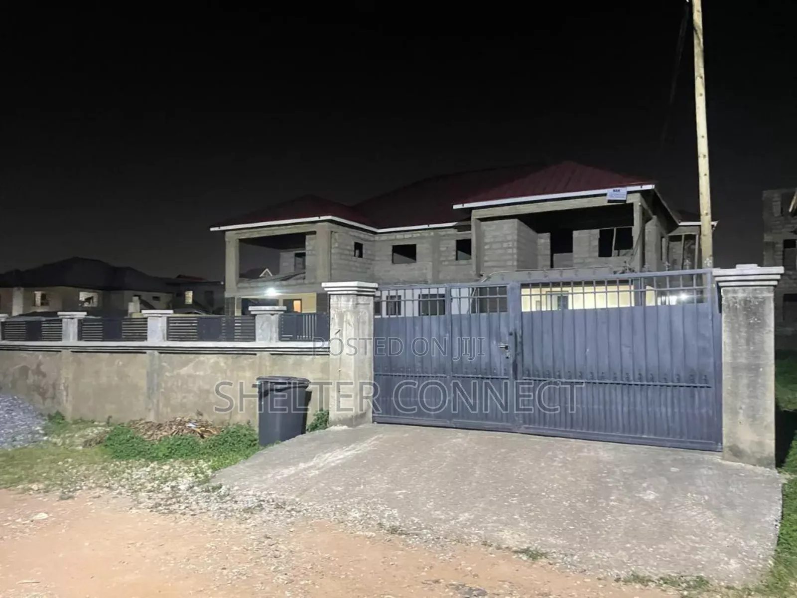 8bdrm Apartment in Pantang, Pentecost for sale