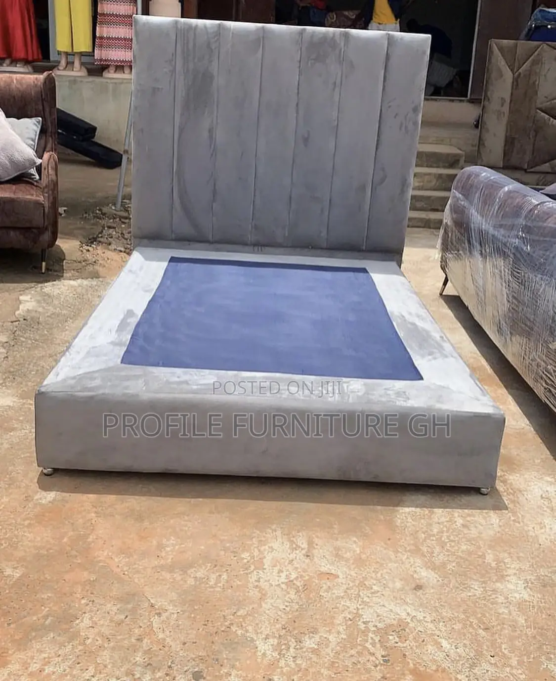 Lit Double Pallets Stand Bed-Frame