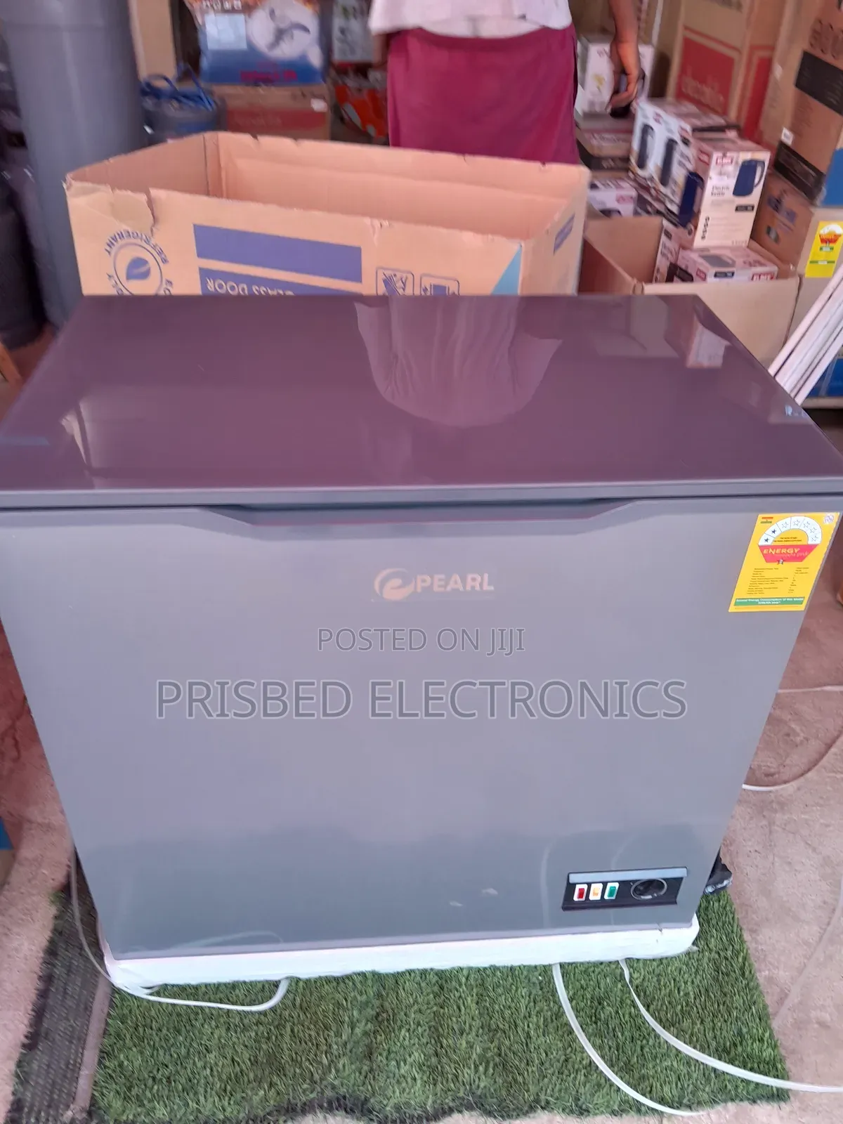 %%Pearl Durable Chest Freezer With Glass Top 188 Lit