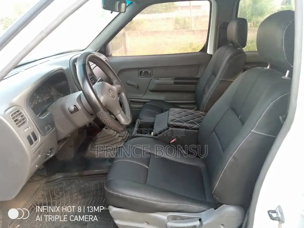 Nissan Hardbody 2016 White