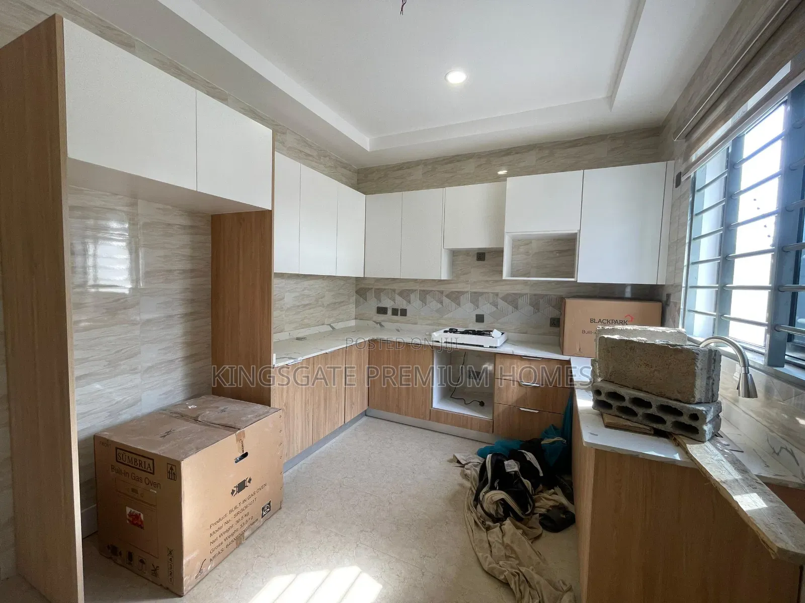3bdrm House in Gated Community, Spintex for sale