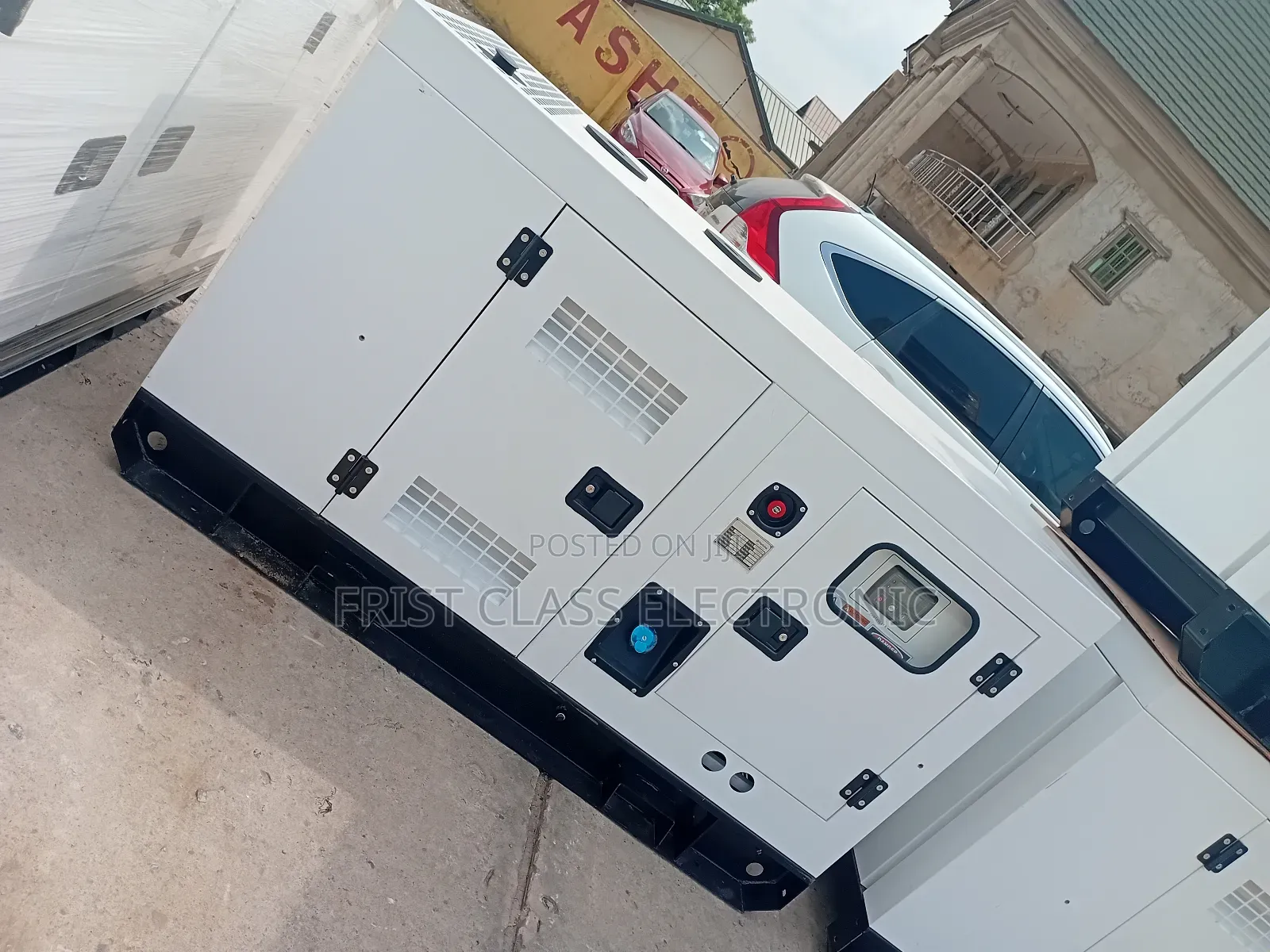 White Coloured Outmoded Generator Qualified Best Generator