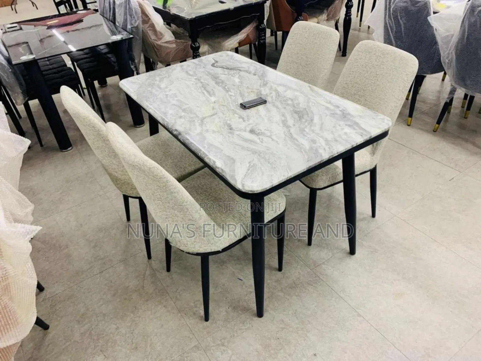 Mable Dining Table