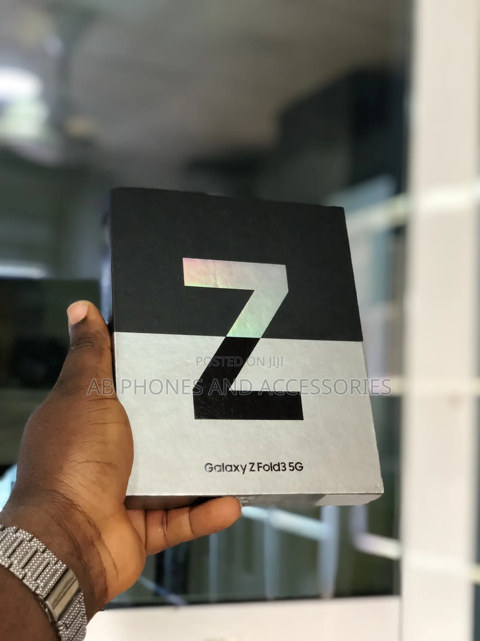 New Samsung Galaxy Z Fold3 5G 256 GB Gold