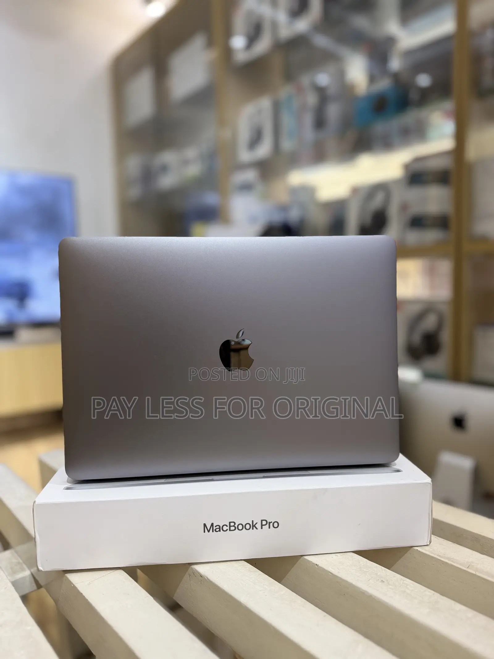 Laptop Apple MacBook Pro 2022 M2 8GB Apple M2 SSD 512GB