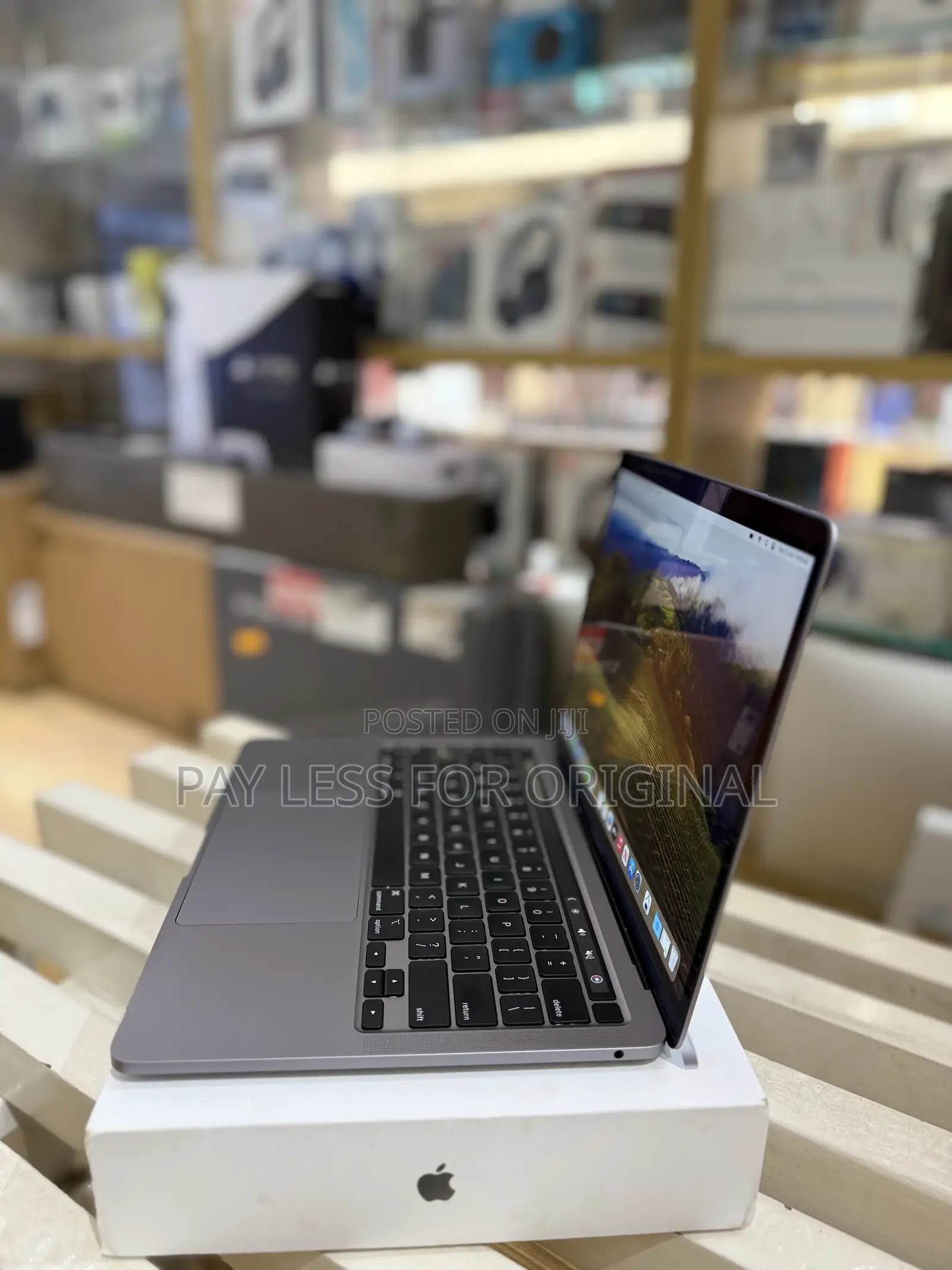 Laptop Apple MacBook Pro 2022 M2 8GB Apple M2 SSD 512GB