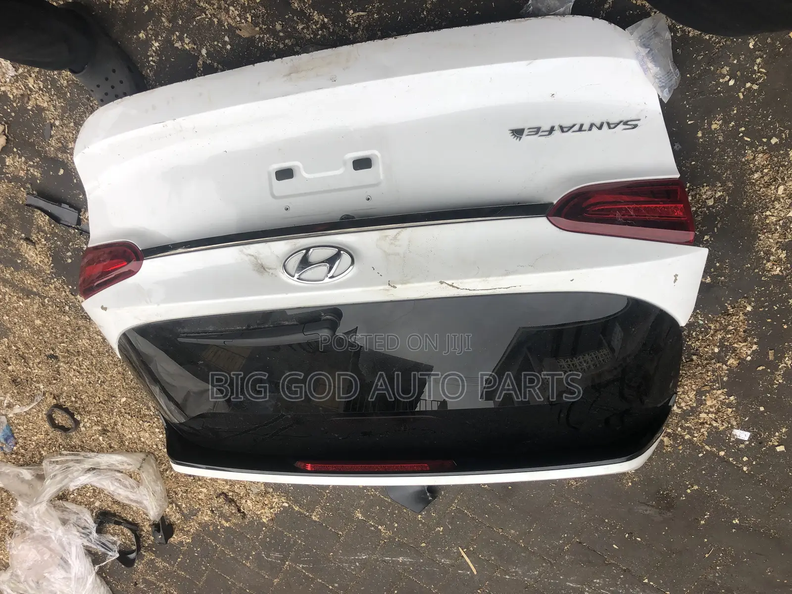 Hyundai Santa Fe Complete Back Boat