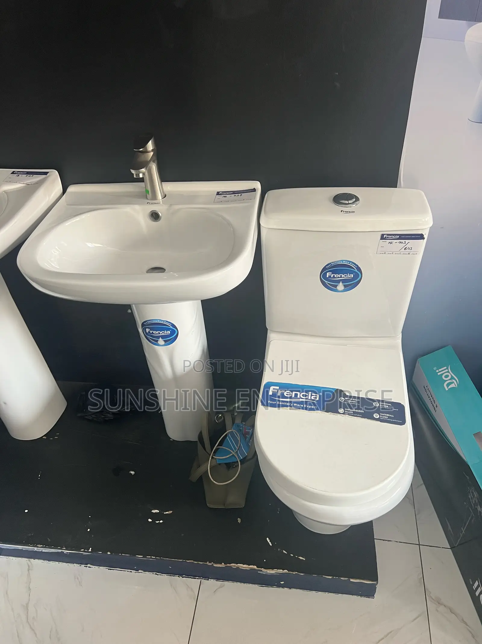 Water Closet Set With Basin