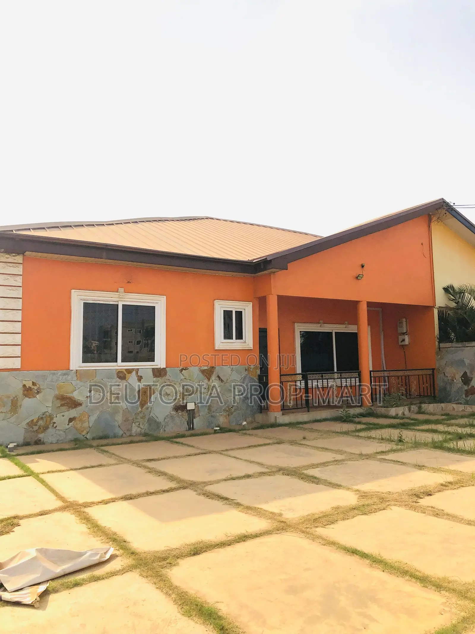 5bdrm House in Devtraco, Tema Metropolitan for rent