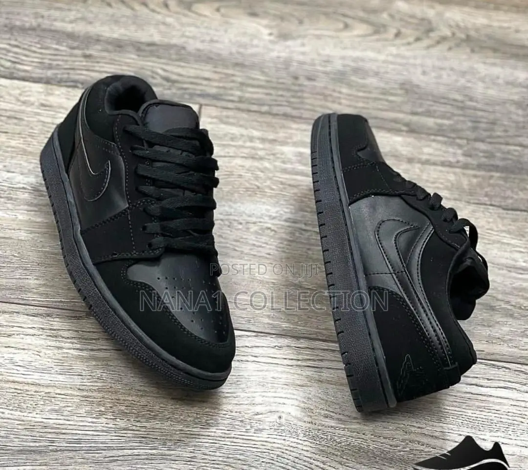Air Jordan 1 Low Triple Black