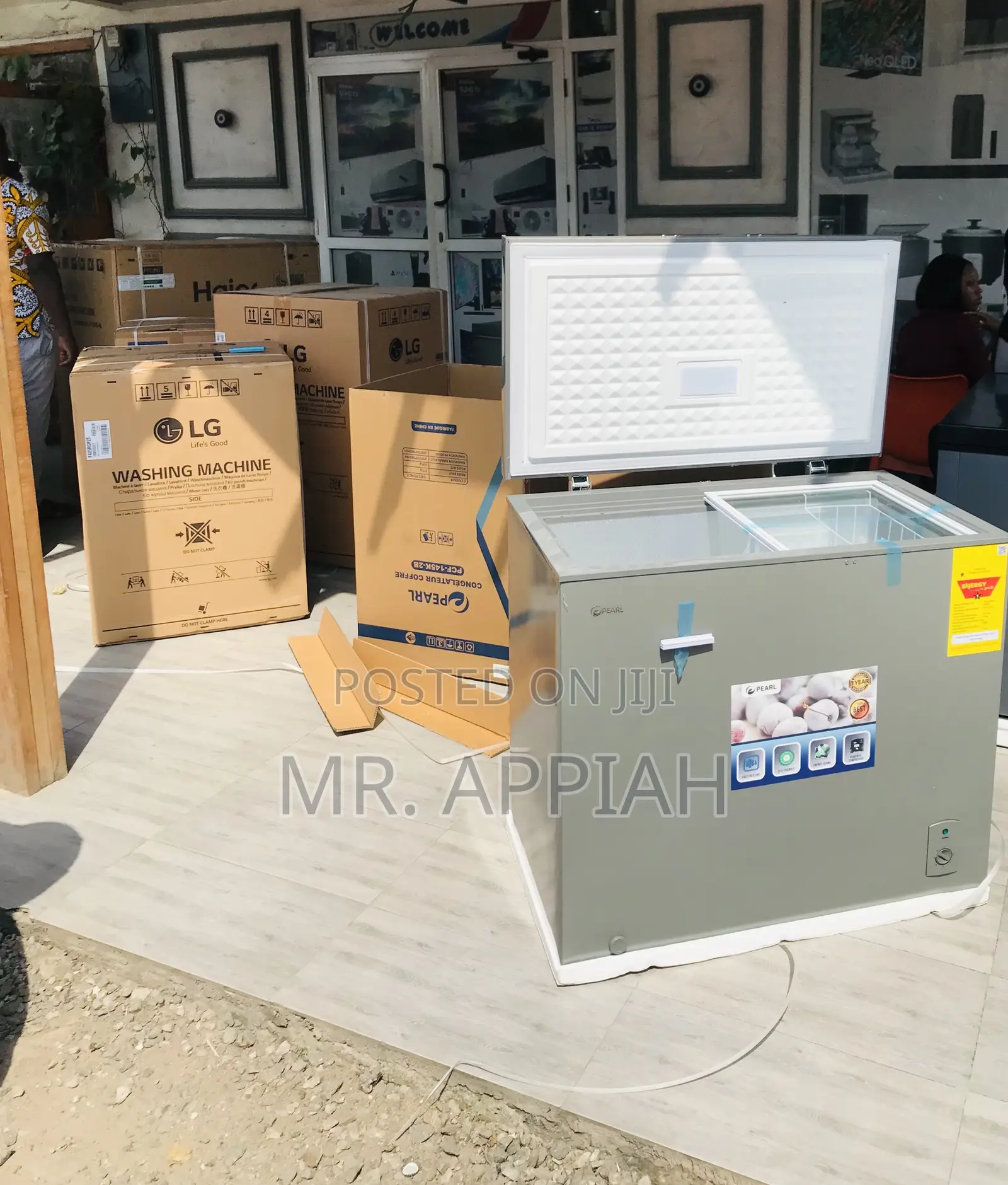 Efficient Pearl 200ltr Single Door Electric Chest Freezer.