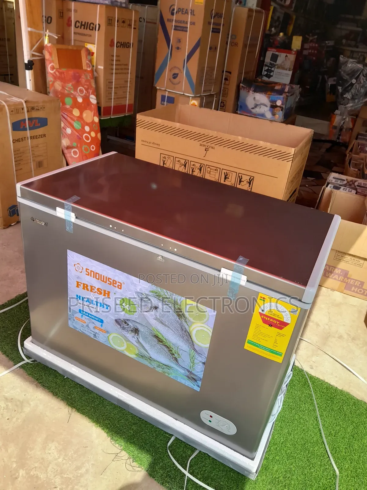 ``{}Snownsea Chest Freezer 270 Litres
