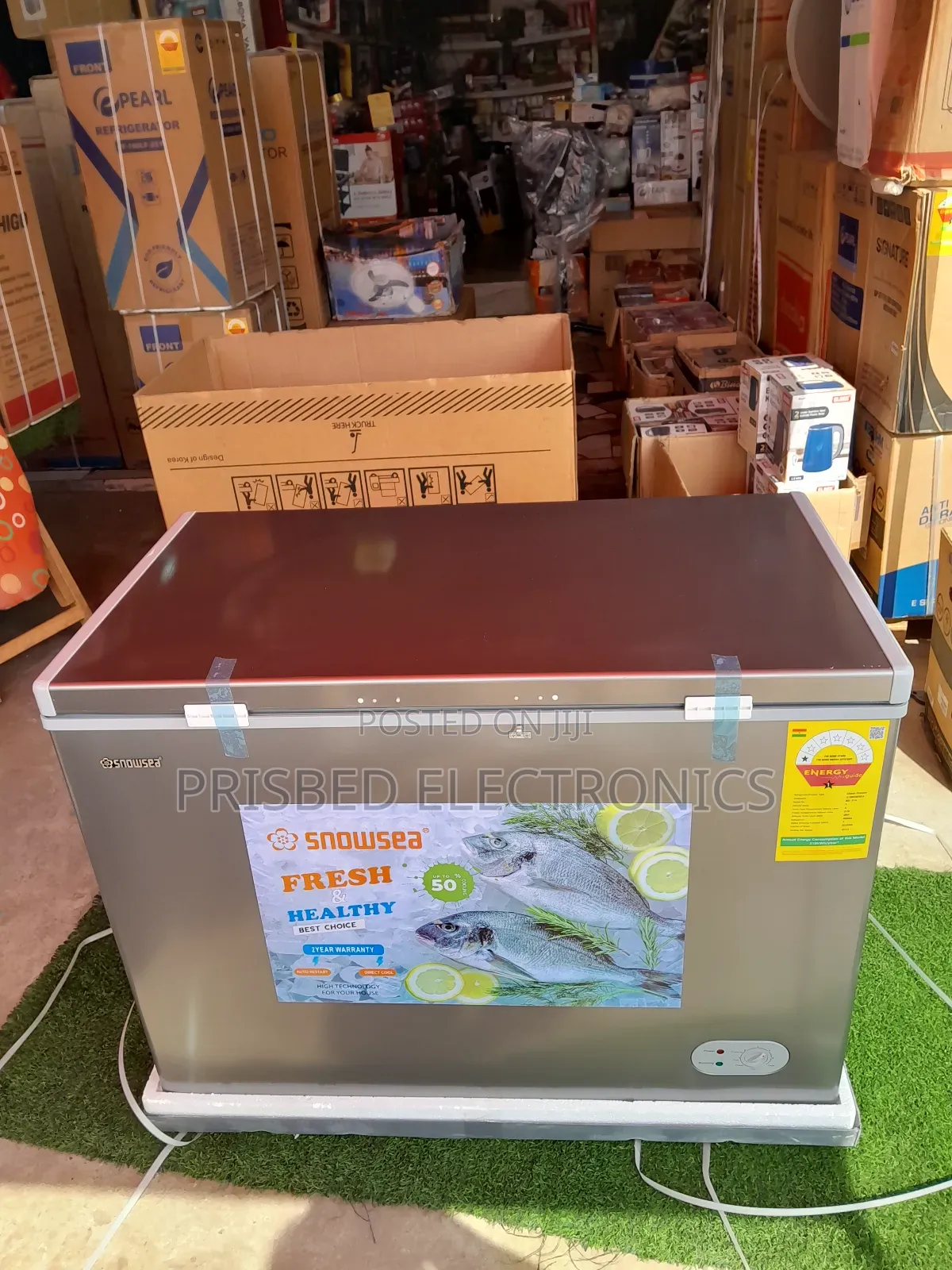 ``{}Snownsea Chest Freezer 270 Litres