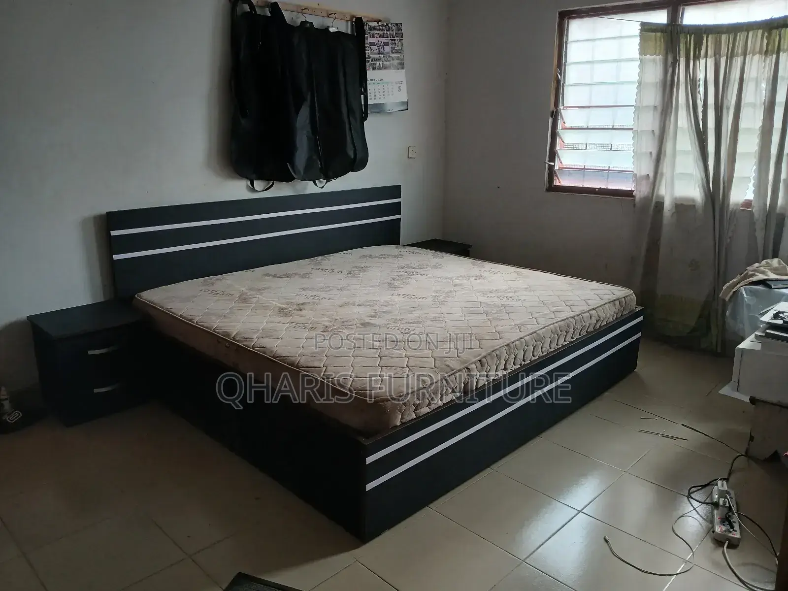 Queen Size Bed With 2 Cabinets