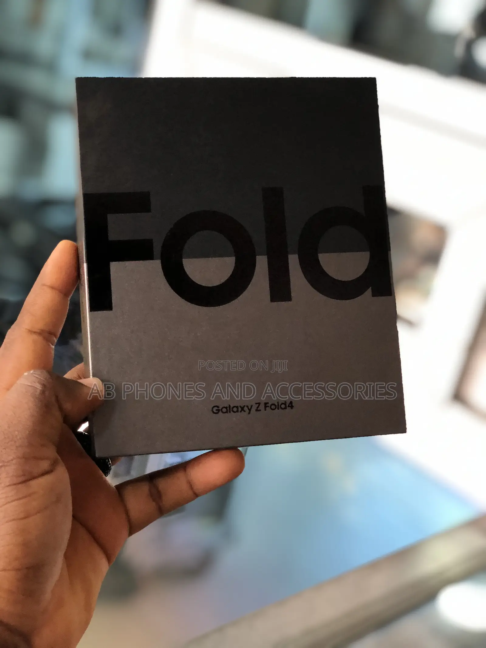 New Samsung Galaxy Z Fold4 256 GB Gold