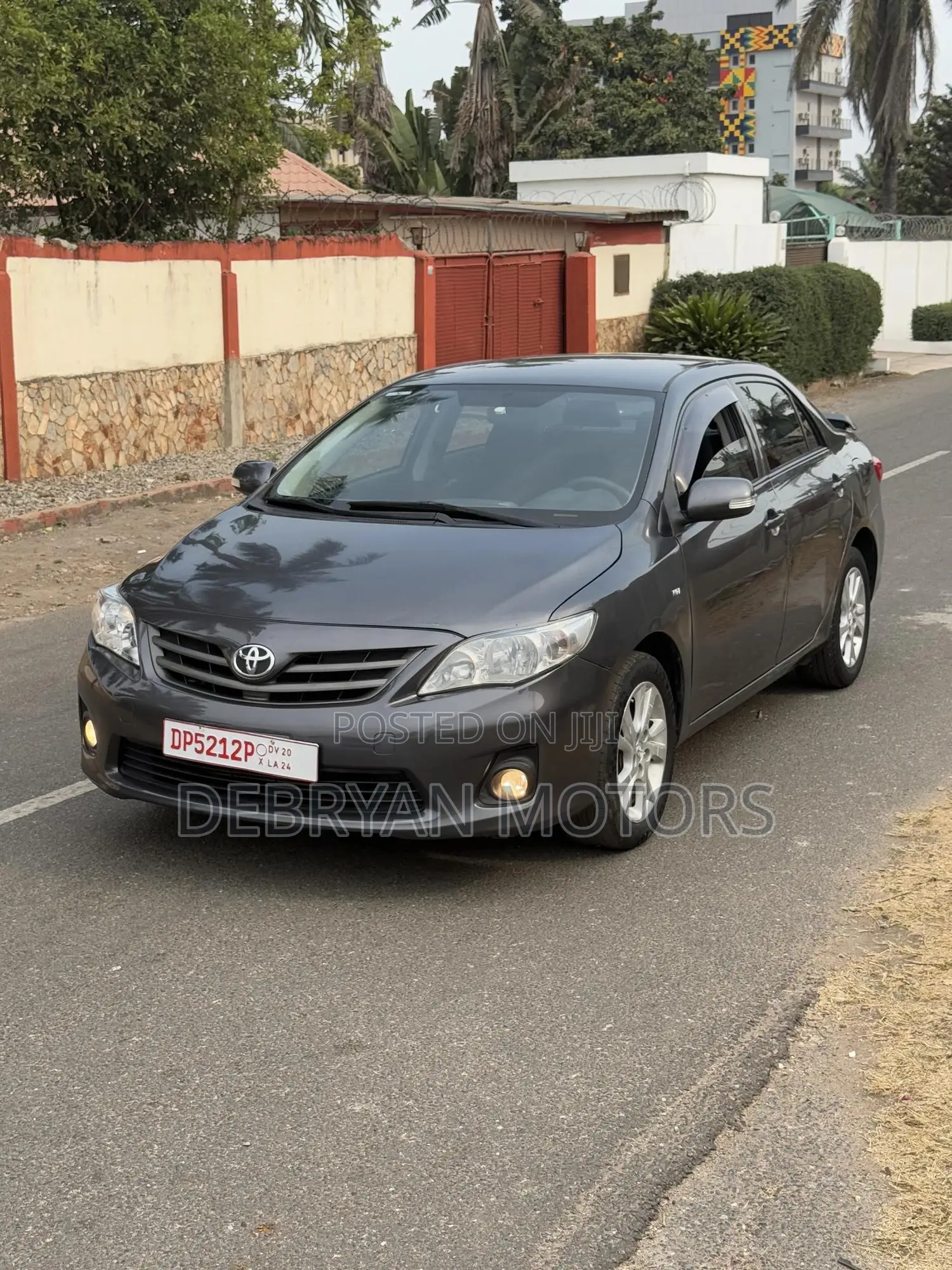 Toyota Corolla LE Special Edition 4dr Sedan (1.8L 4cyl 4A) 2013 Gray