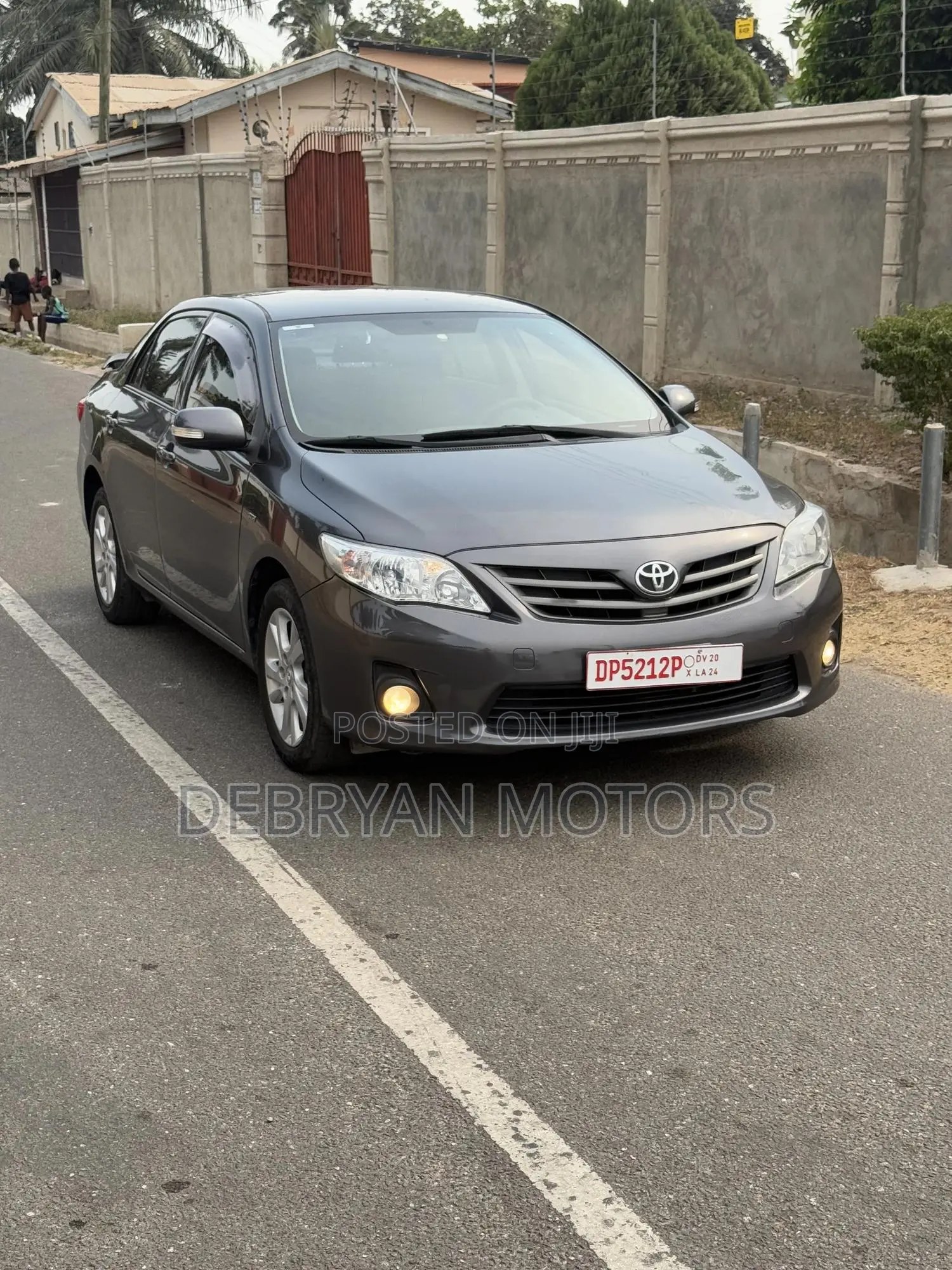 Toyota Corolla LE Special Edition 4dr Sedan (1.8L 4cyl 4A) 2013 Gray