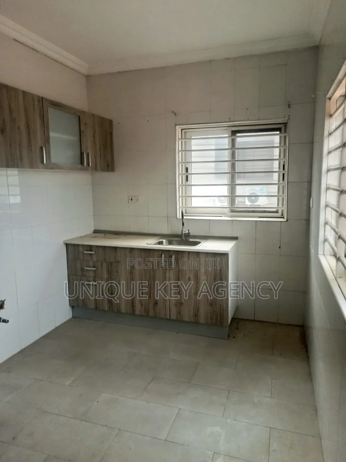 3bdrm Apartment in Unique Key Agency, Dzorwulu for rent