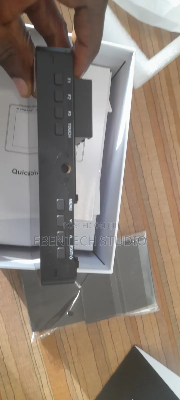 Feelworld F6 Pro Field Monitor on Camera Monitor