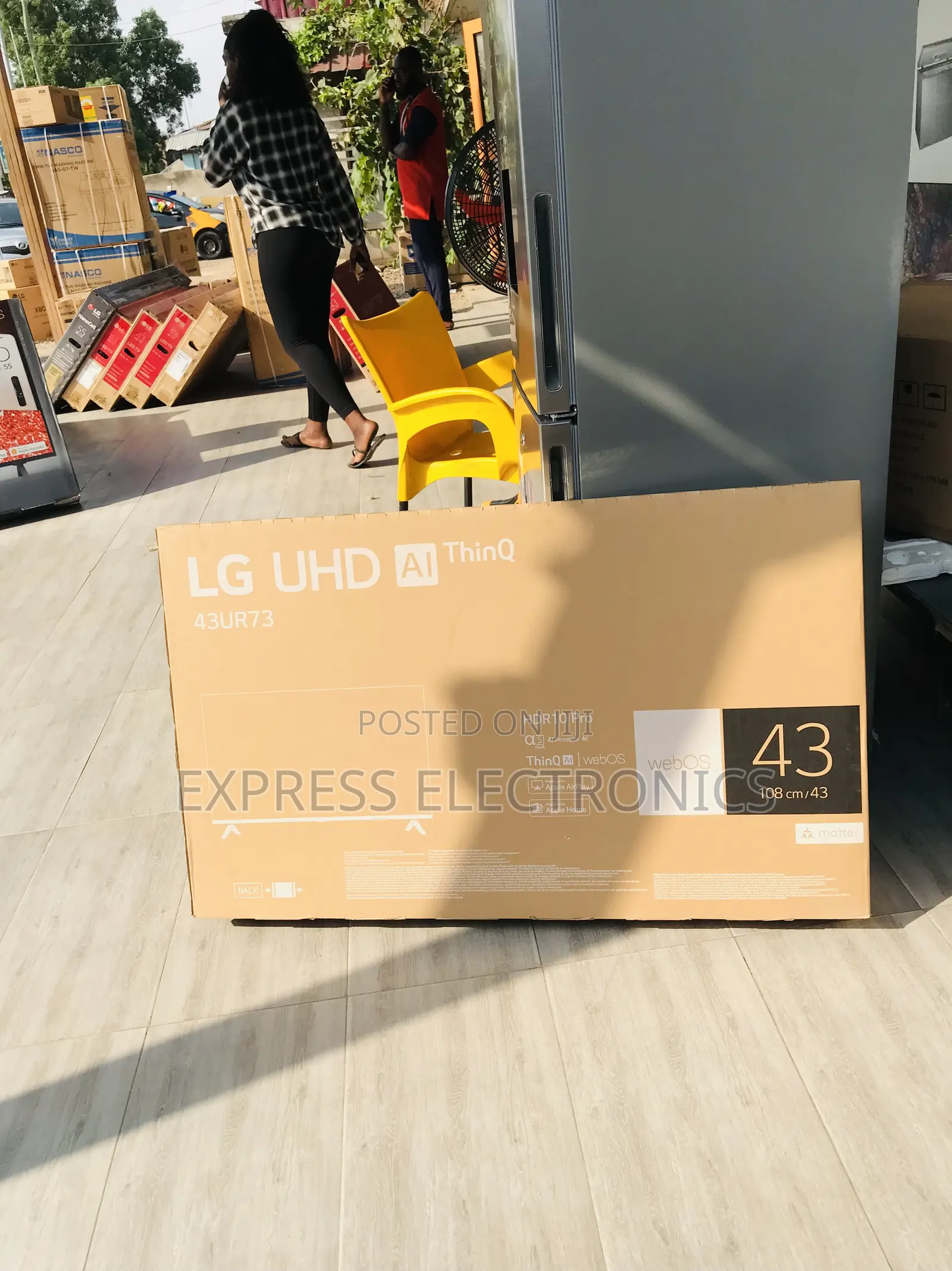 Unique Sleek Design 43”Ur73 LG LED Screen——