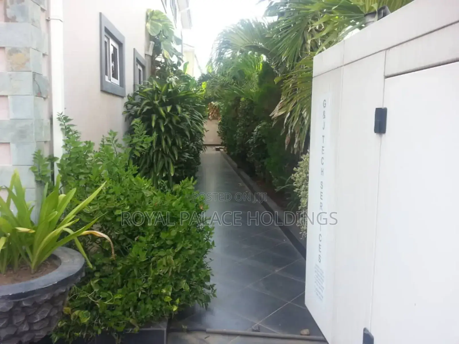 5bdrm Duplex in Cantonment, Accra Metropolitan for sale