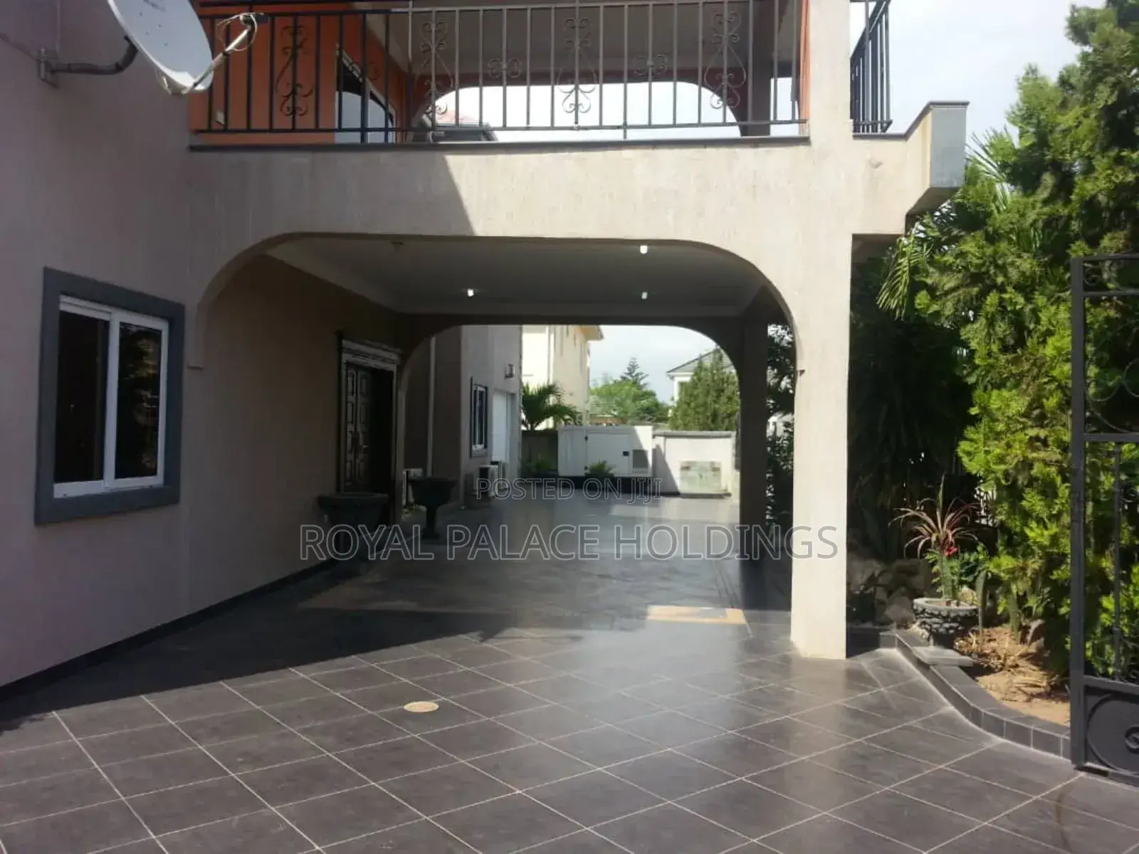 5bdrm Duplex in Cantonment, Accra Metropolitan for sale