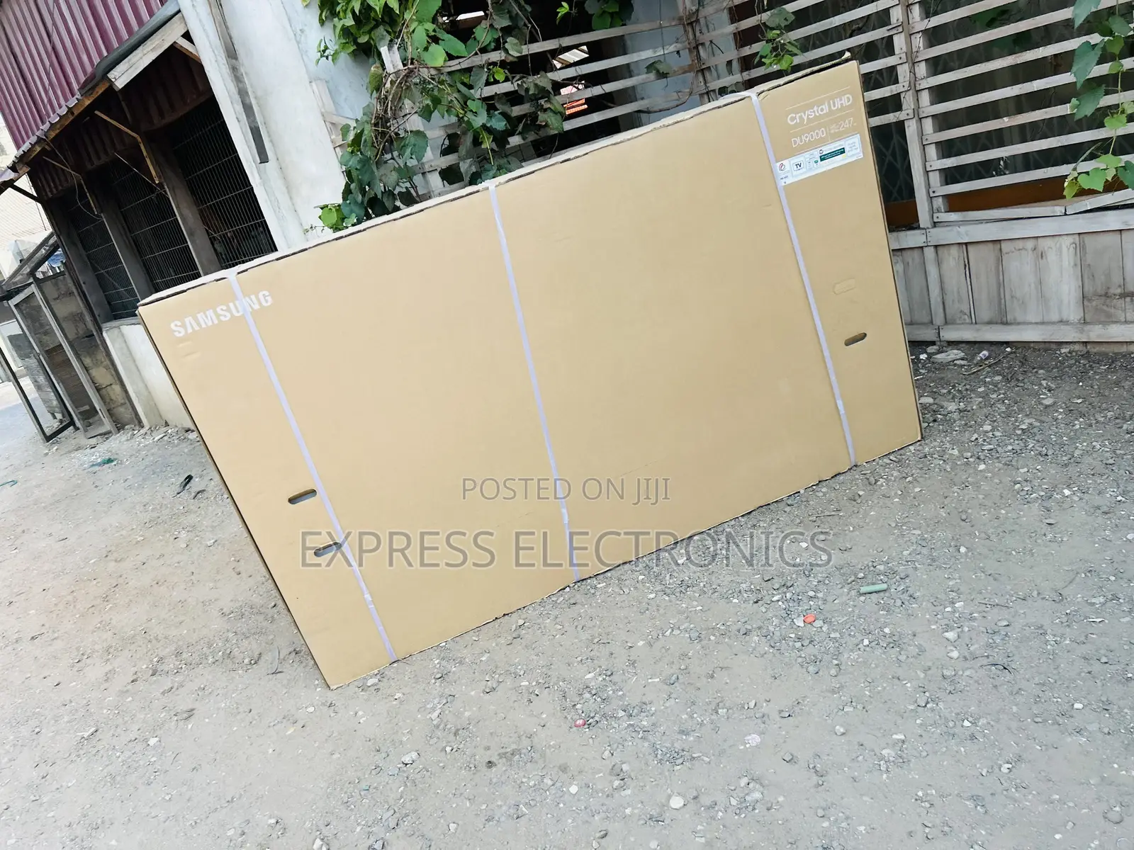 View Vogue Display Samsung 98”Du9000