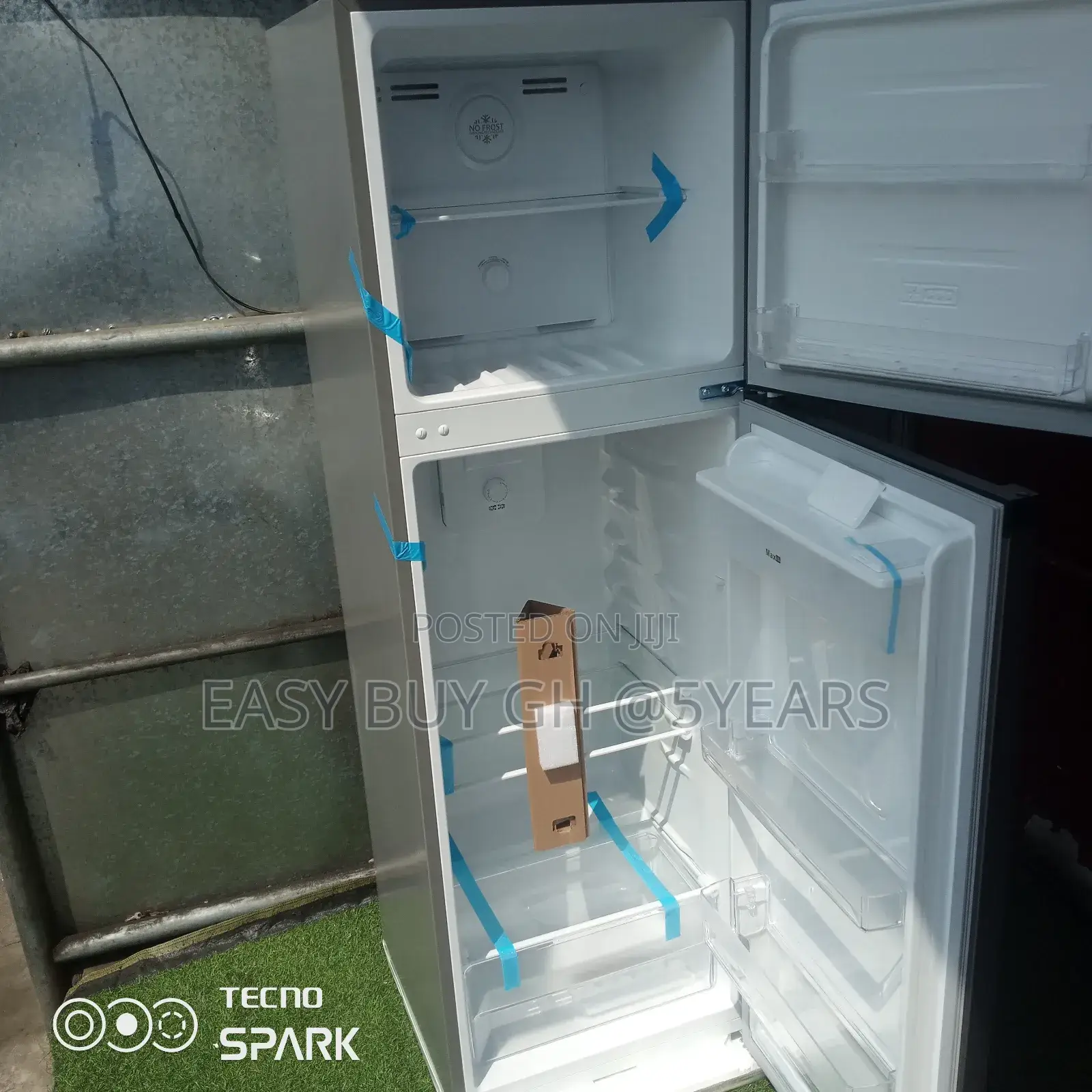 Roch Quality Water Dispenser Fridge Top Freezer 247liters