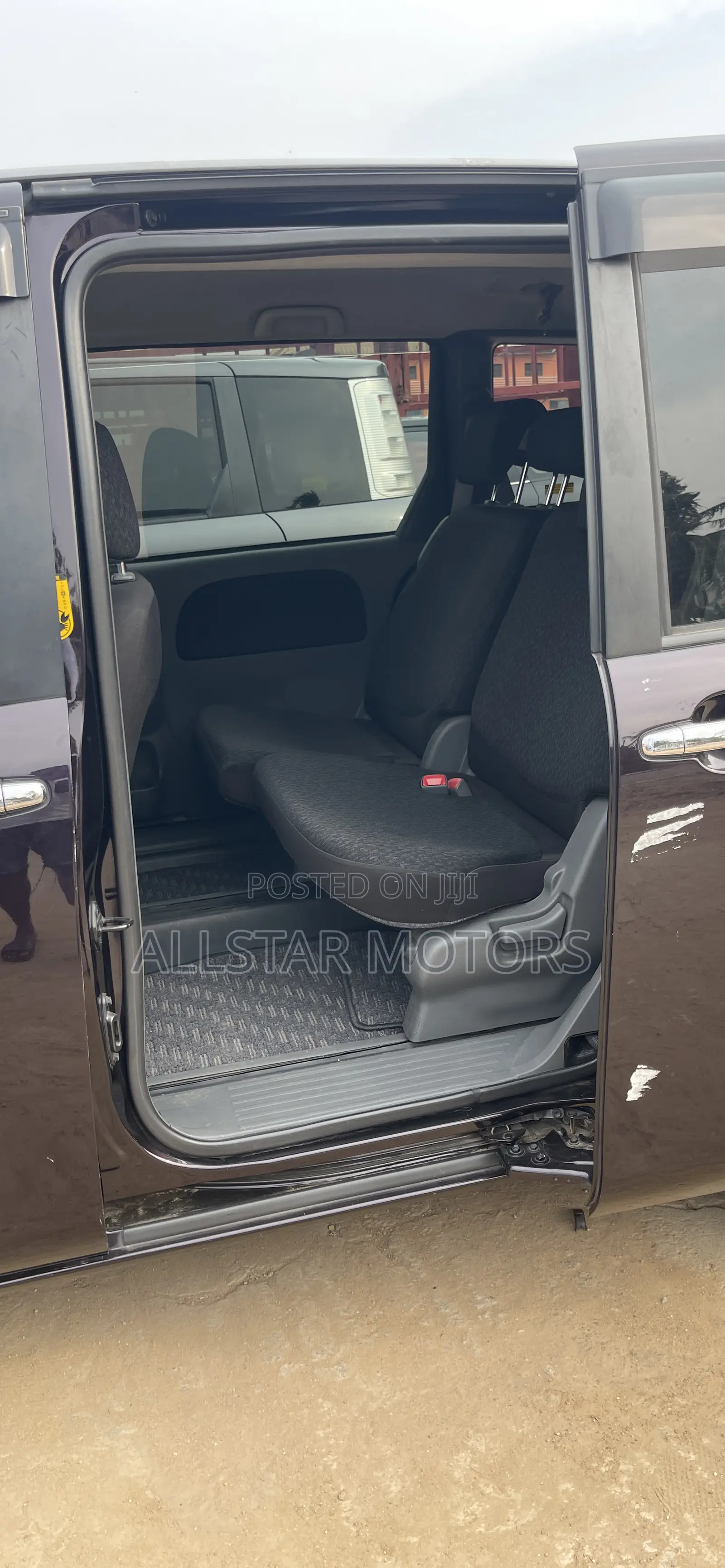 Toyota Sienta 1.5 AWD 2013 Matt Black