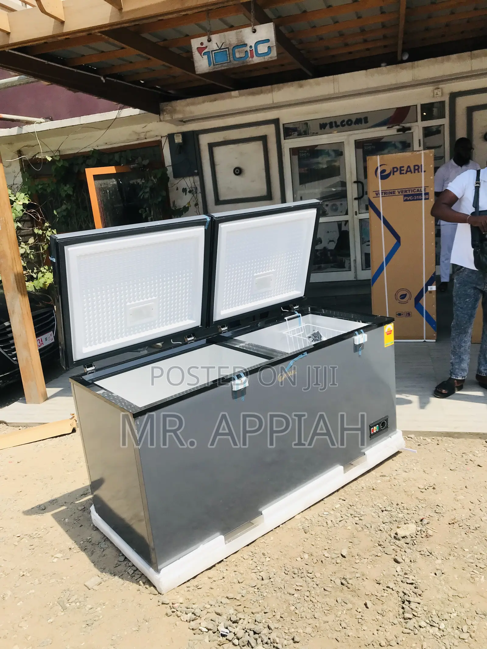 New Pearl PCF -6004-25y Double Door Freezer.