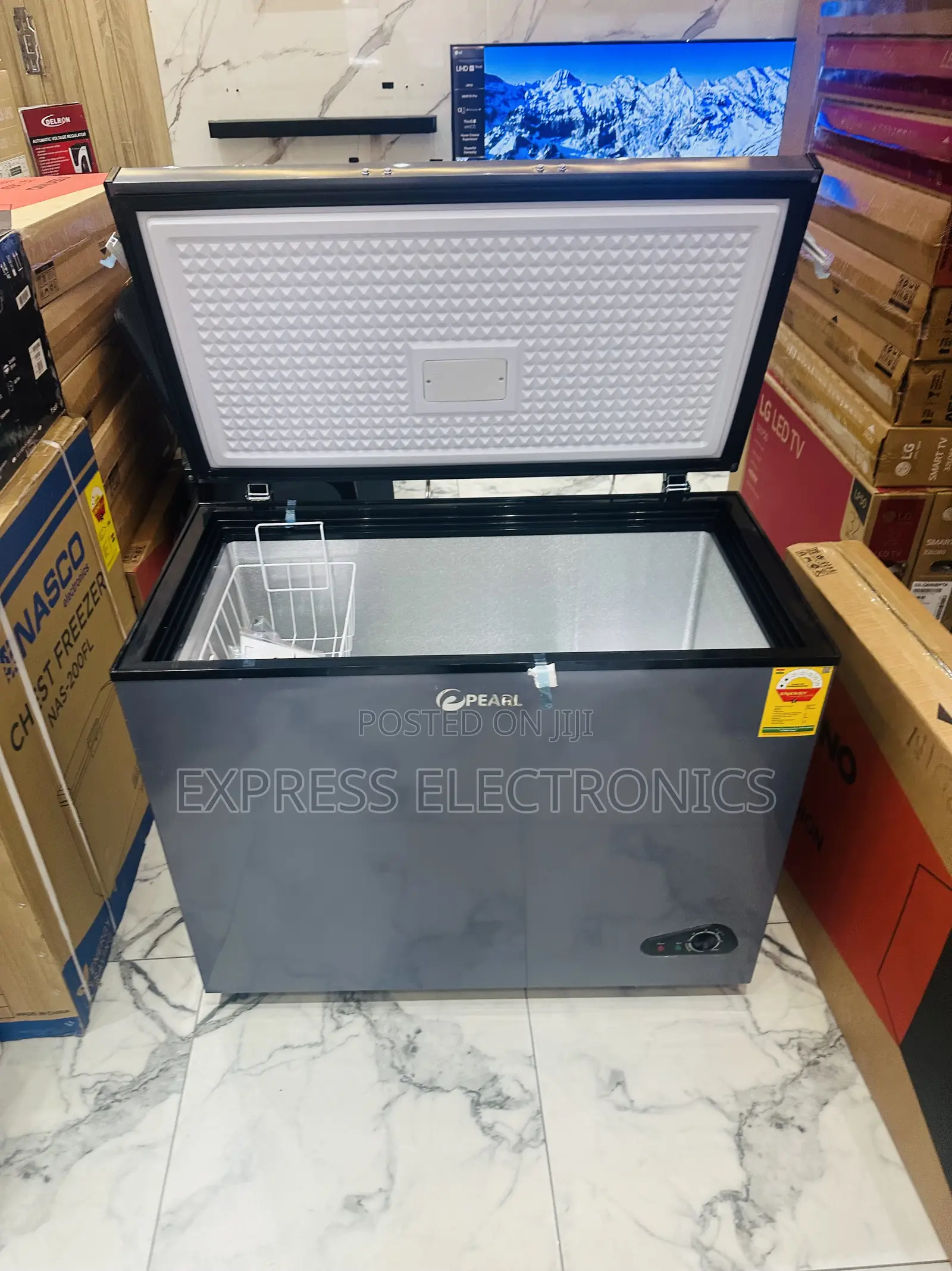 The Chill Vault Chest 251L Freezer Pearl