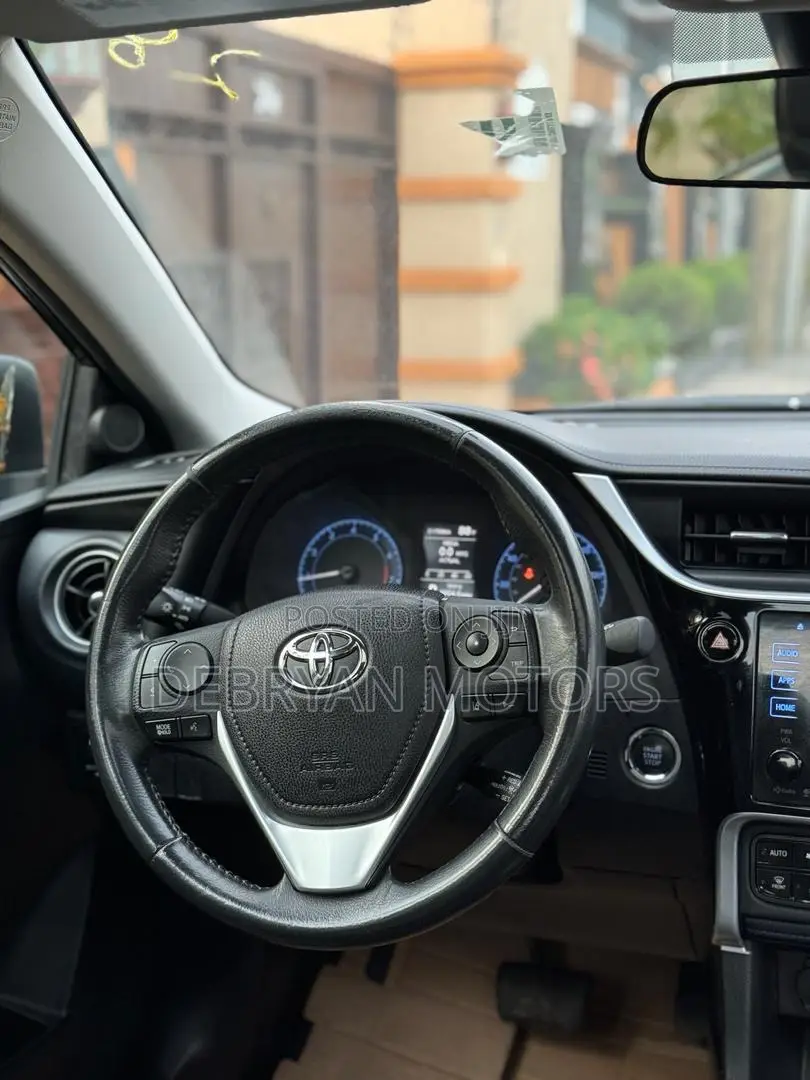 Toyota Corolla SE (1.8L 4cyl 6M) 2018 Gray
