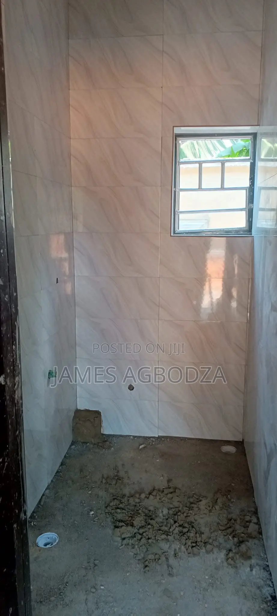 Am a Professional Tiler.