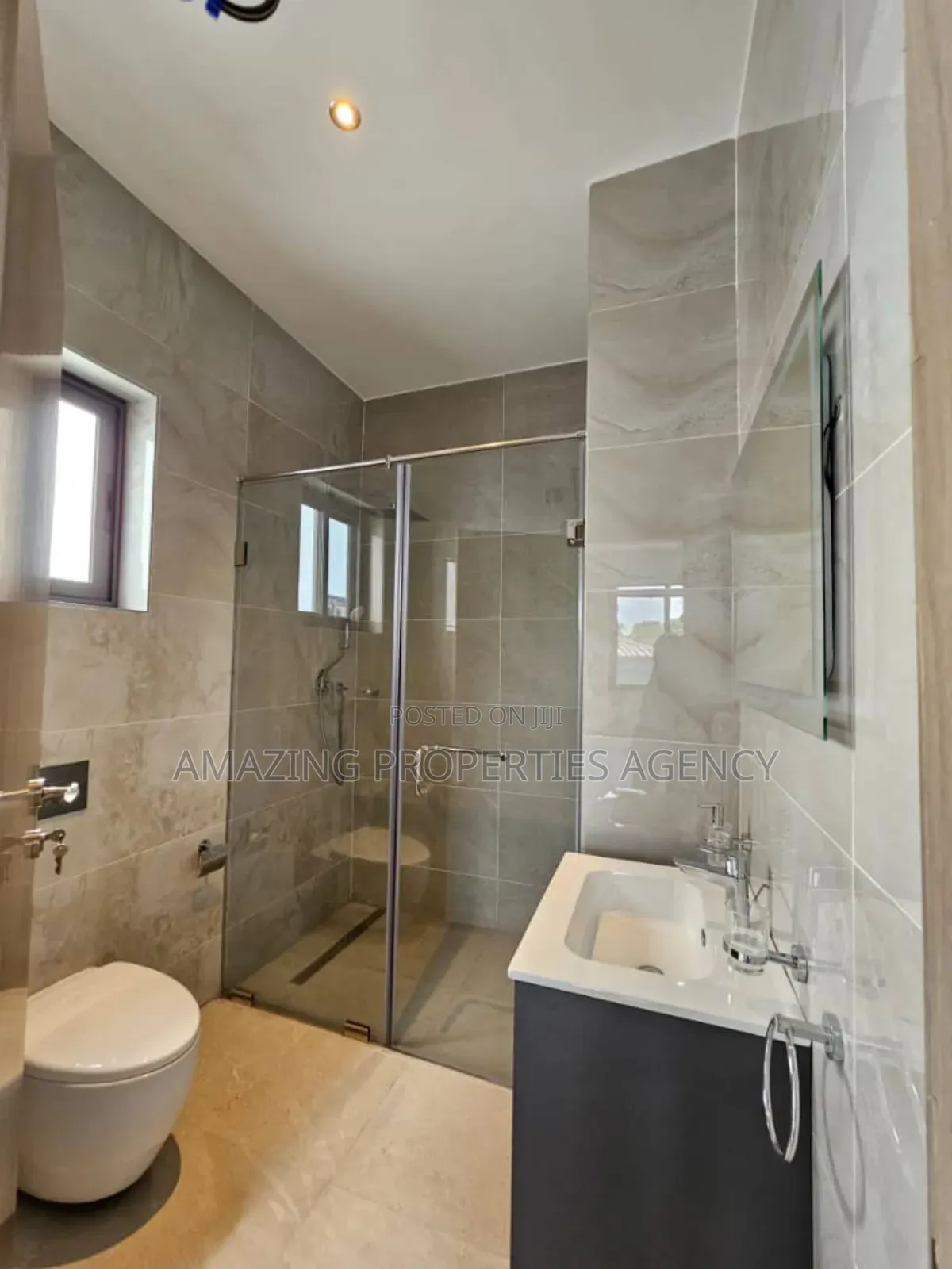 4bdrm Townhouse/Terrace in Cantonments for sale
