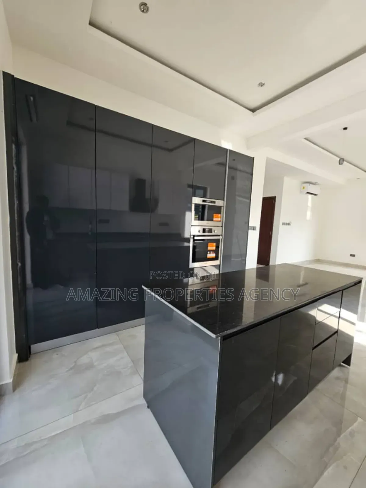 4bdrm Townhouse/Terrace in Cantonments for sale