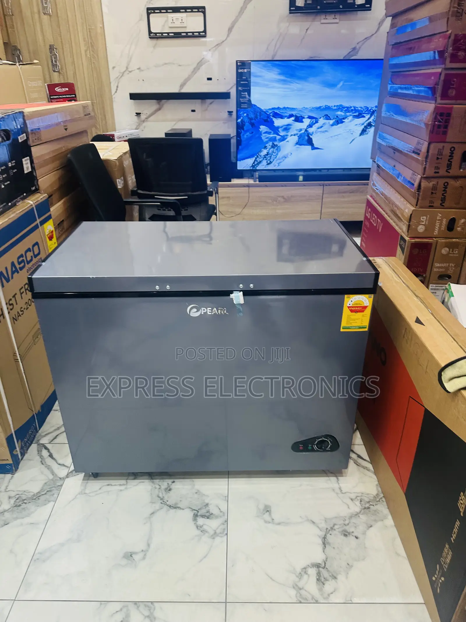 Fresh and Frosty Chest Freezer Single Door Pearl251l