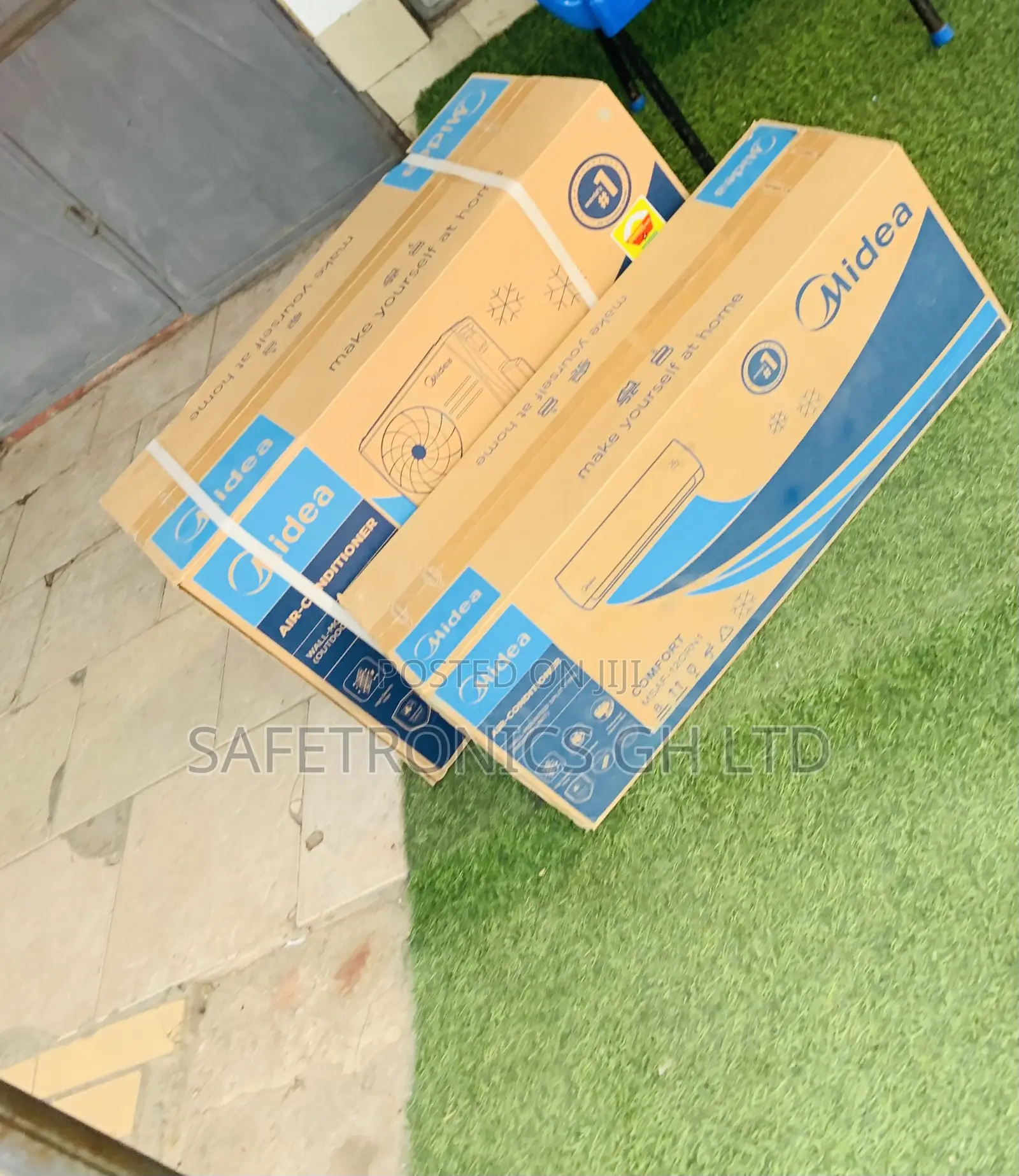 Midea Auto Swing 1.5 HP White R410 Freshflow AC