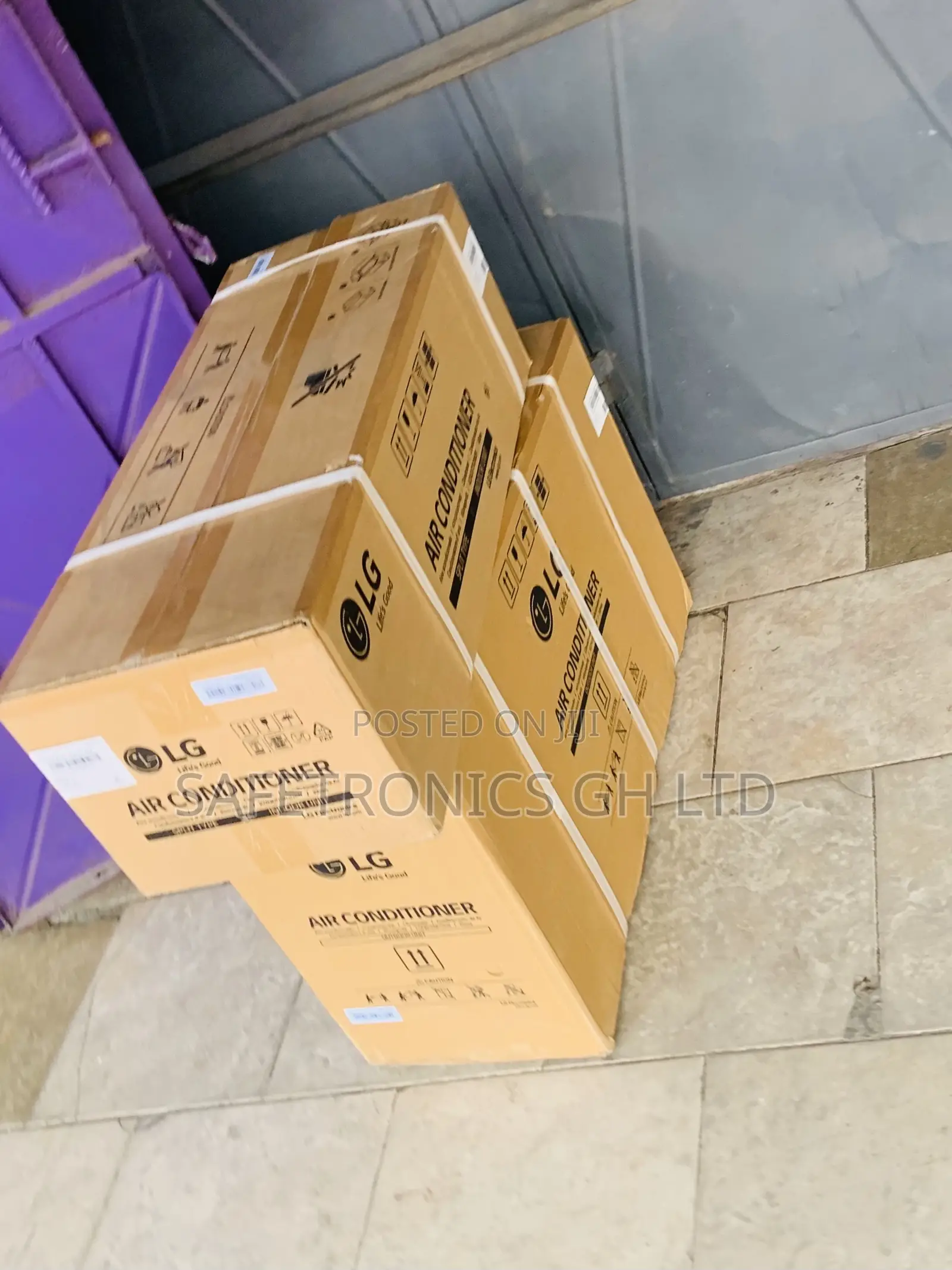 LG Refreshzone 1.5 Horsepower R410 White AC