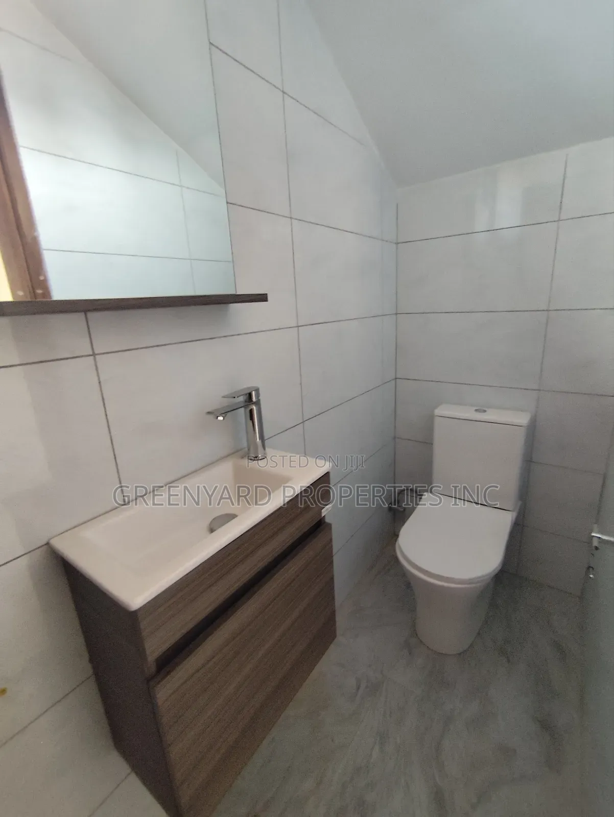 3bdrm Duplex in School Junction, Ashaley Botwe for sale