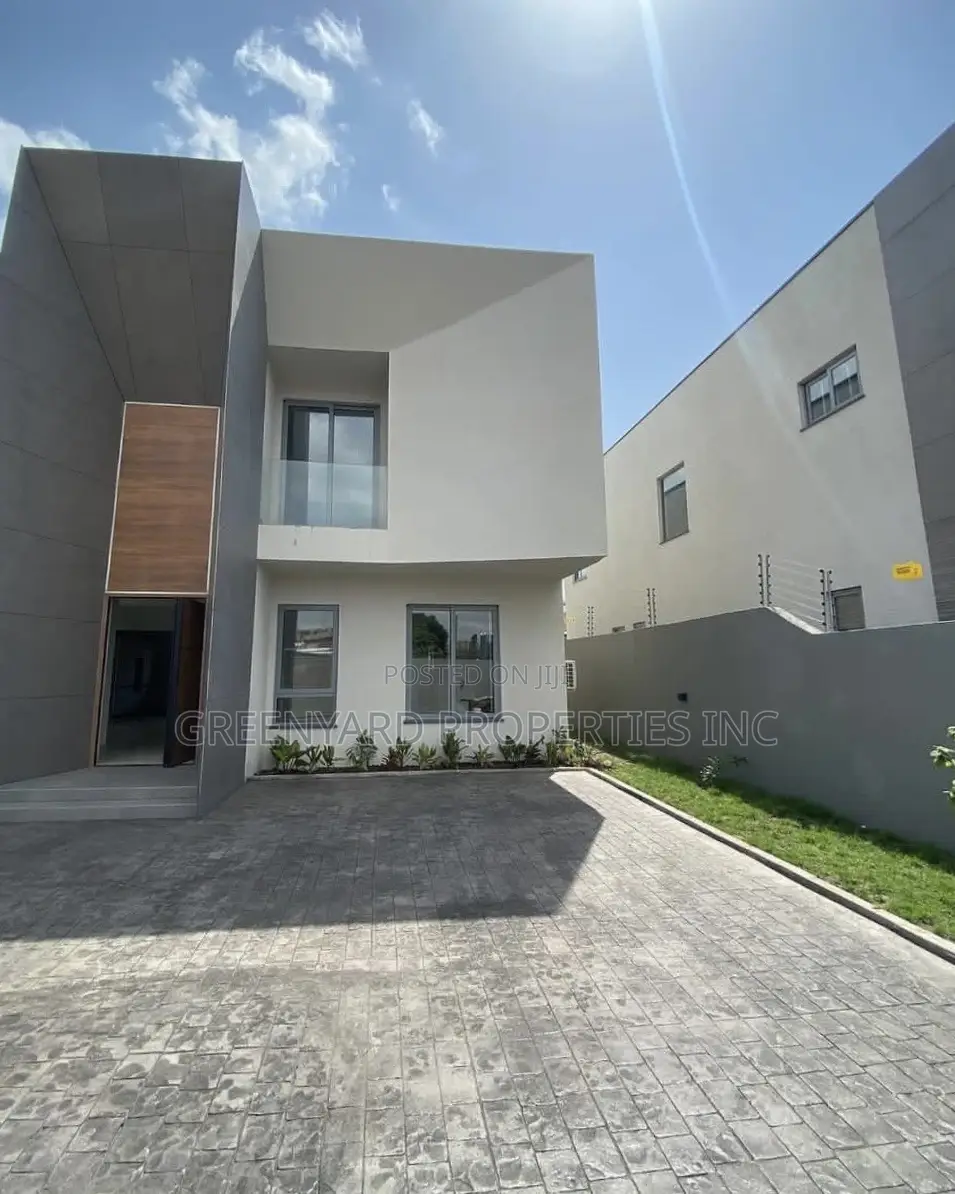 4bdrm Mansion in East Legon for sale