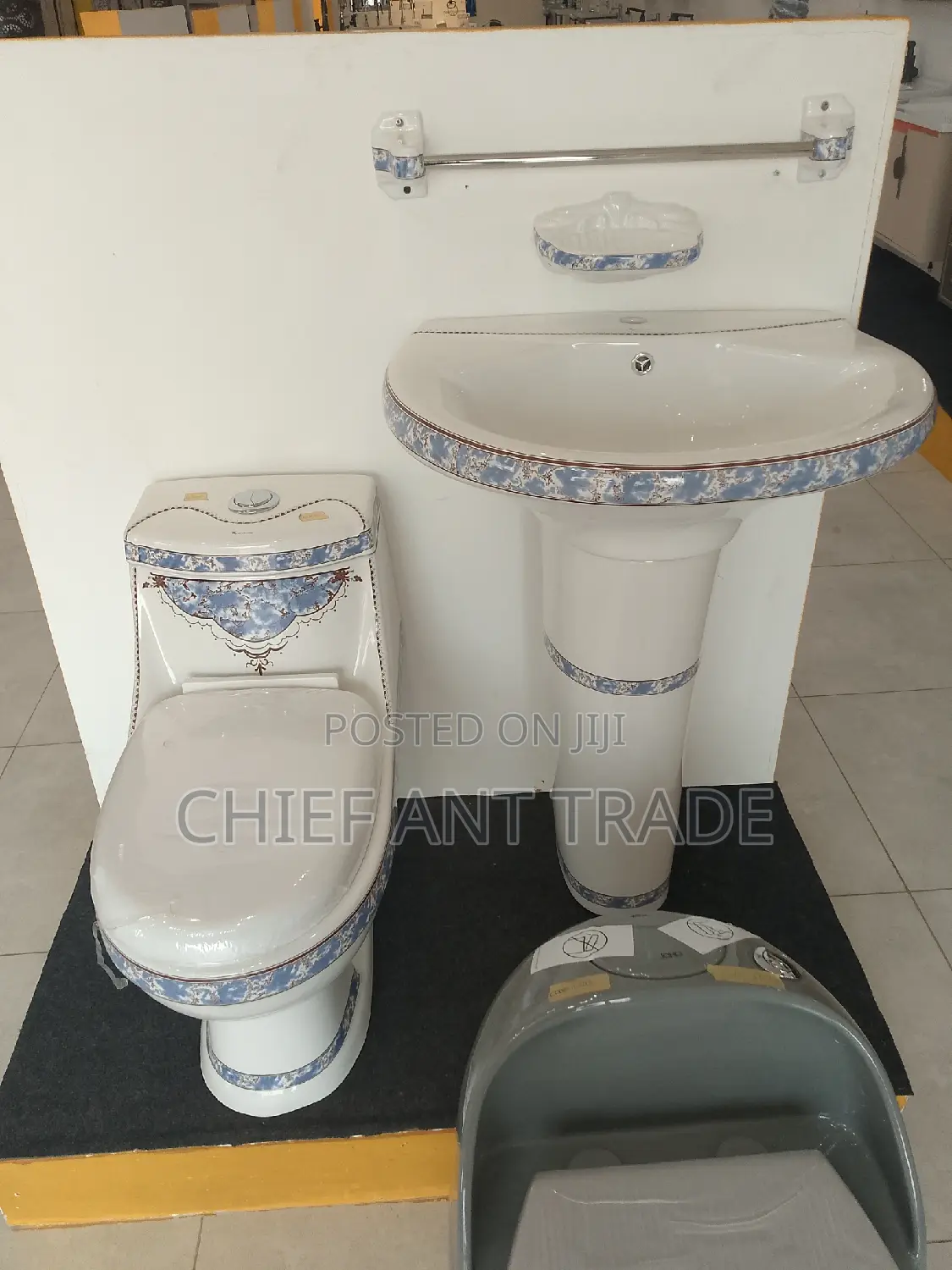 Toilet Seat. Wc. Water Closet + Basin Acc. 018SC