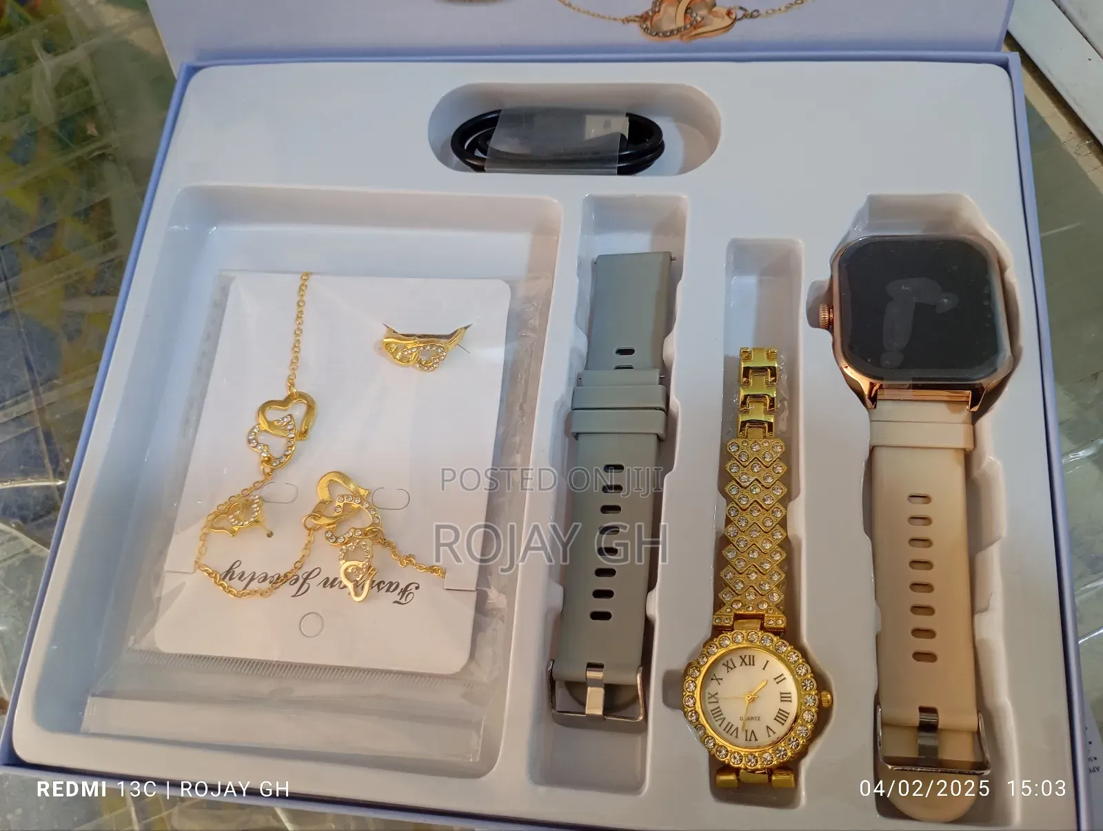 D15 GS Smartwatch With Quartz Watch, Chain, Earrings, Etc.