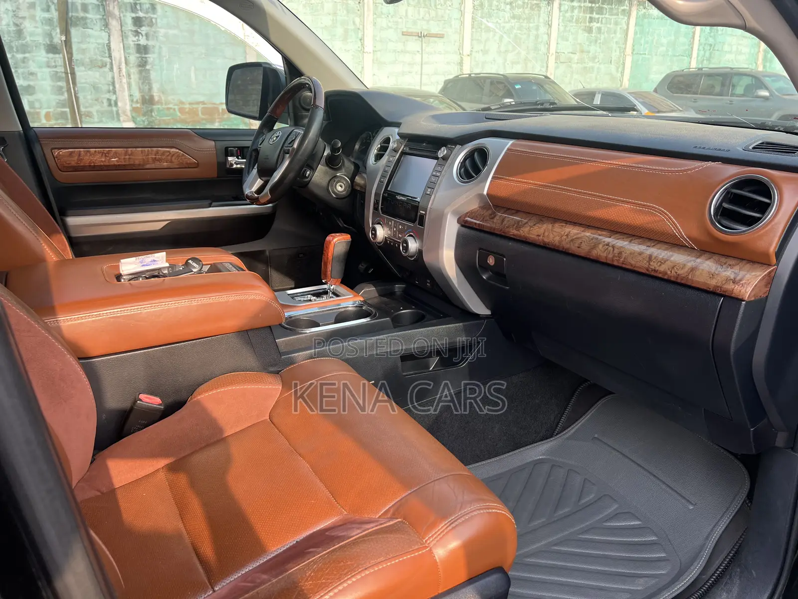 Toyota Tundra 1794 5.7L V8 4x2 CrewMax 5.6 ft. box 145.7 in. WB 2017