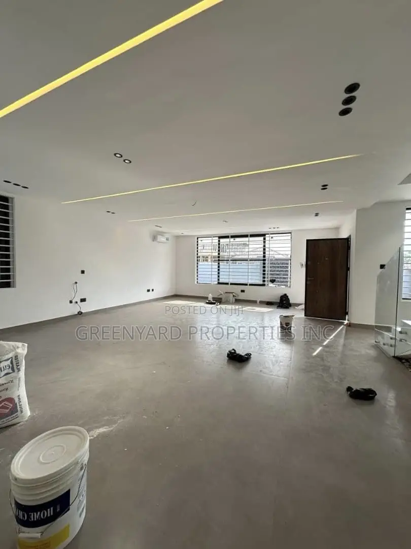 4bdrm Duplex in Lakeside, Ashaley Botwe for sale