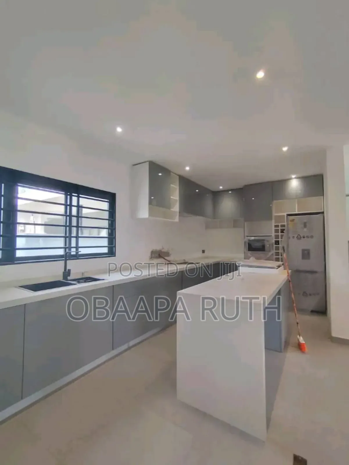 4bdrm Duplex in East Airport, Spintex for sale