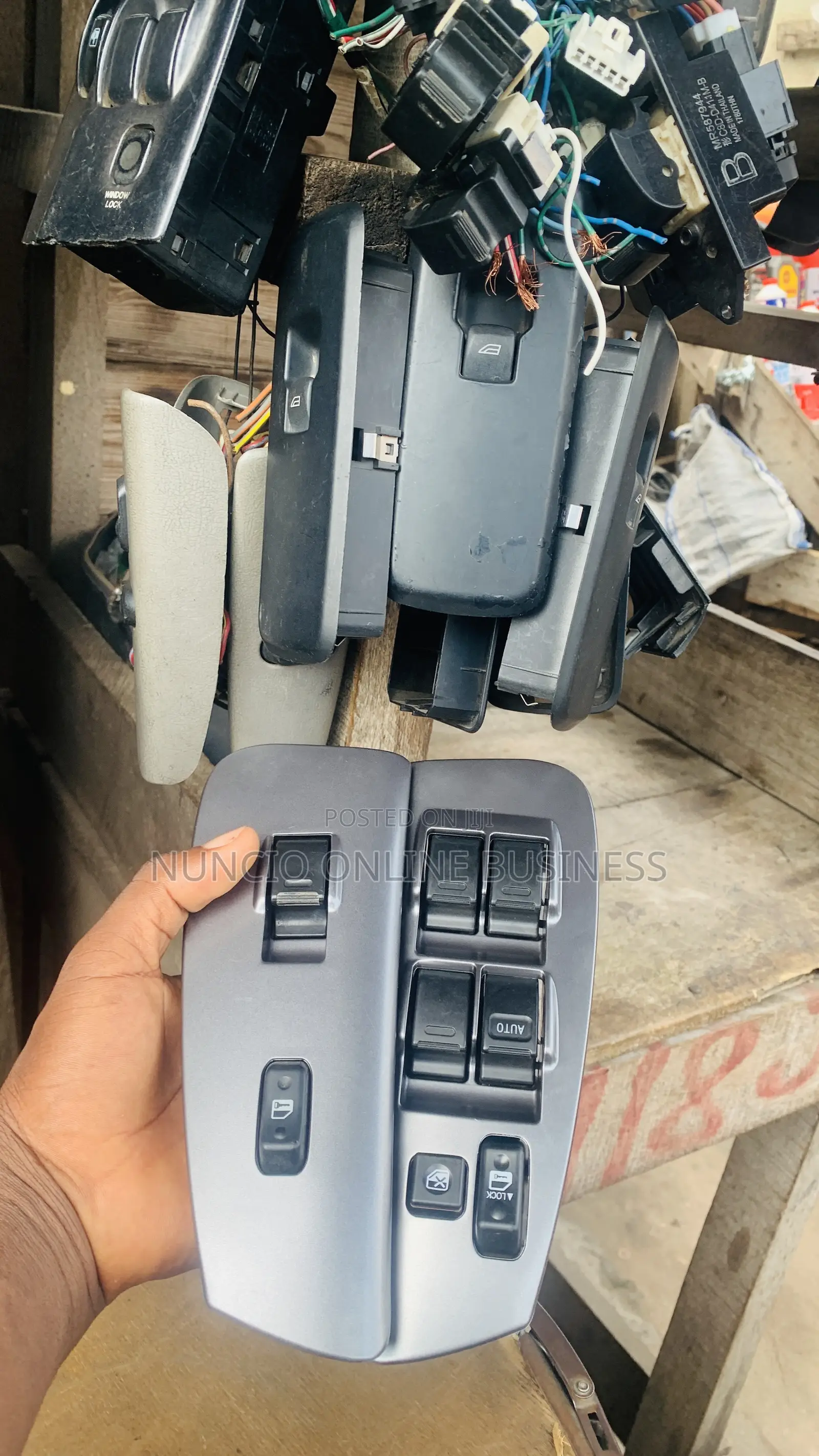 Pontiac Vibe / Matrix 2007 Master Door Switch