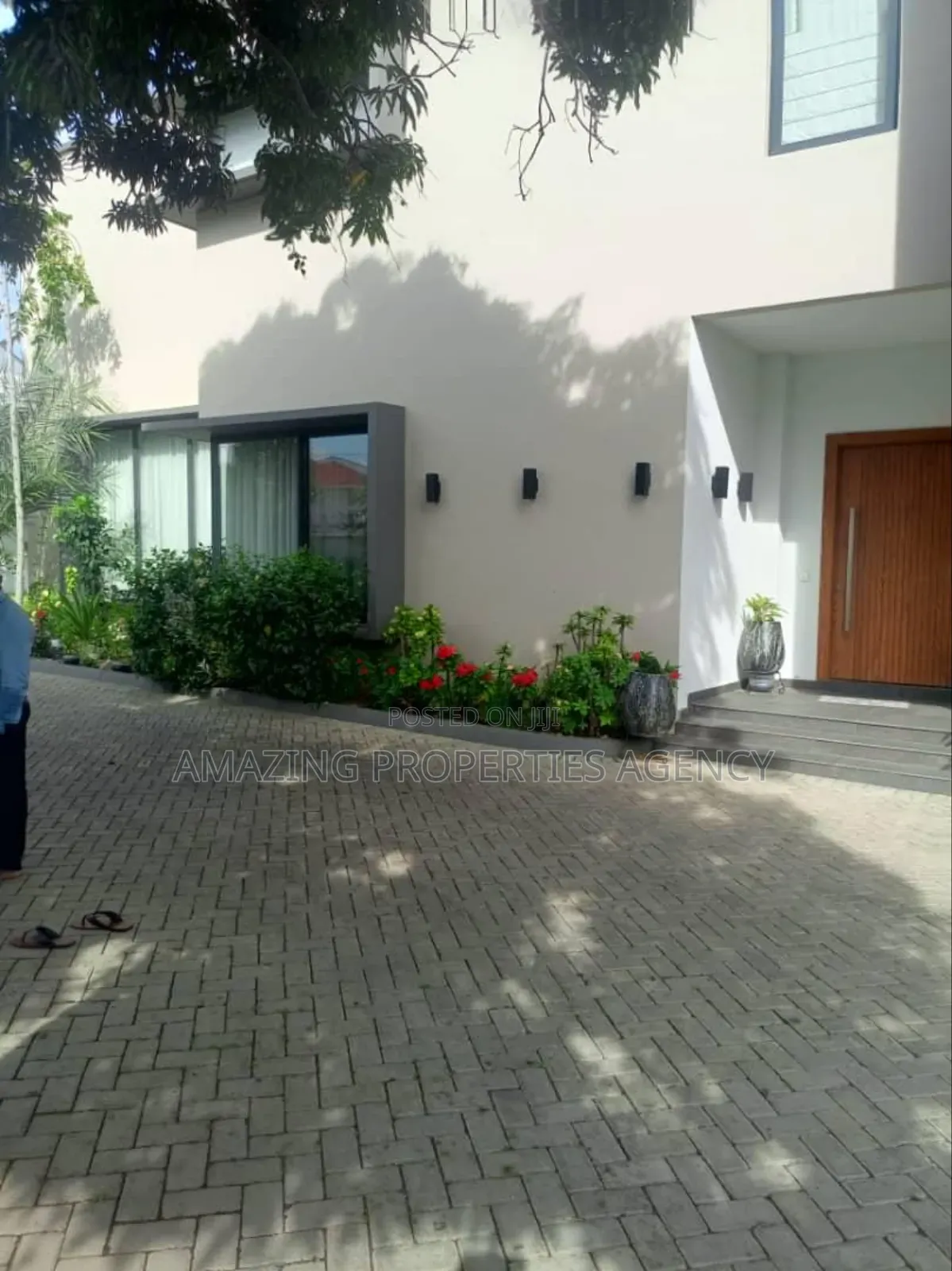 Furnished 4bdrm House in Labone for rent