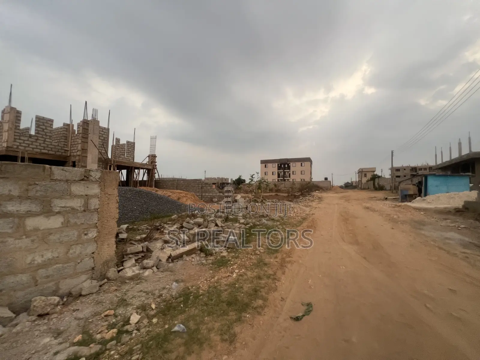 Half Plot in Sakumono for Quick Sale!
