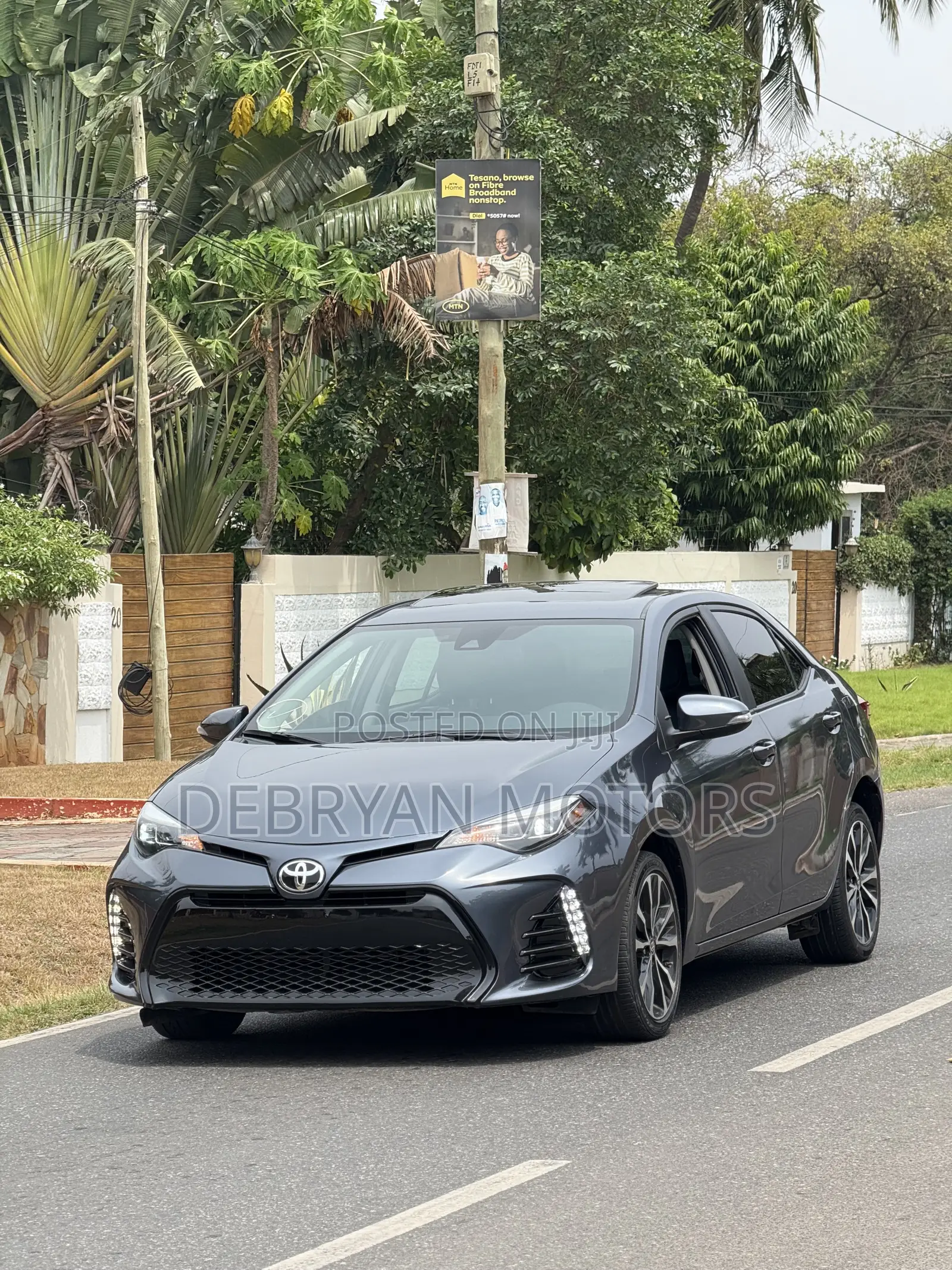 Toyota Corolla XSE 4dr Sedan (1.8L 4cyl CVT) 2017 Gray