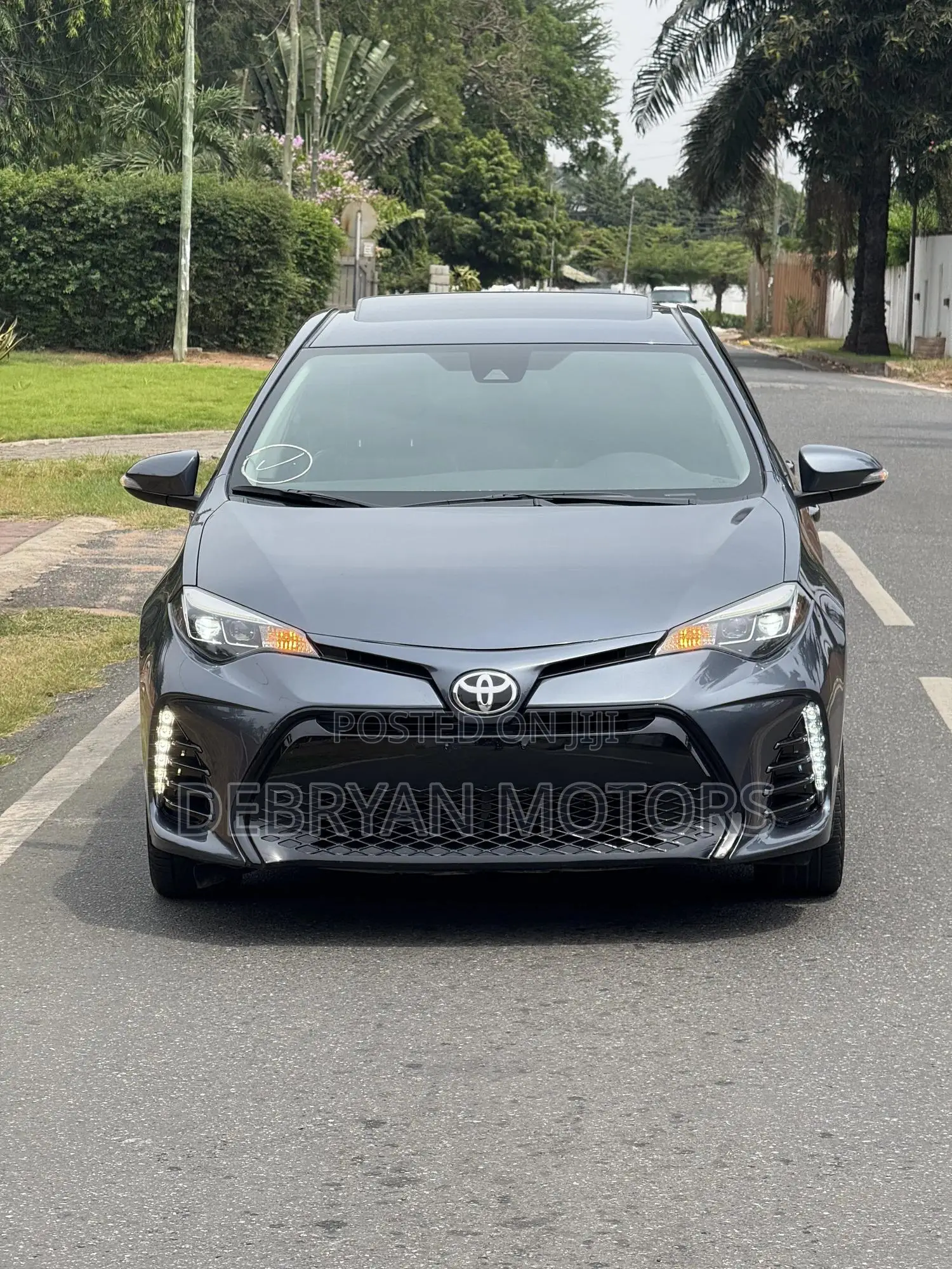 Toyota Corolla XSE 4dr Sedan (1.8L 4cyl CVT) 2017 Gray